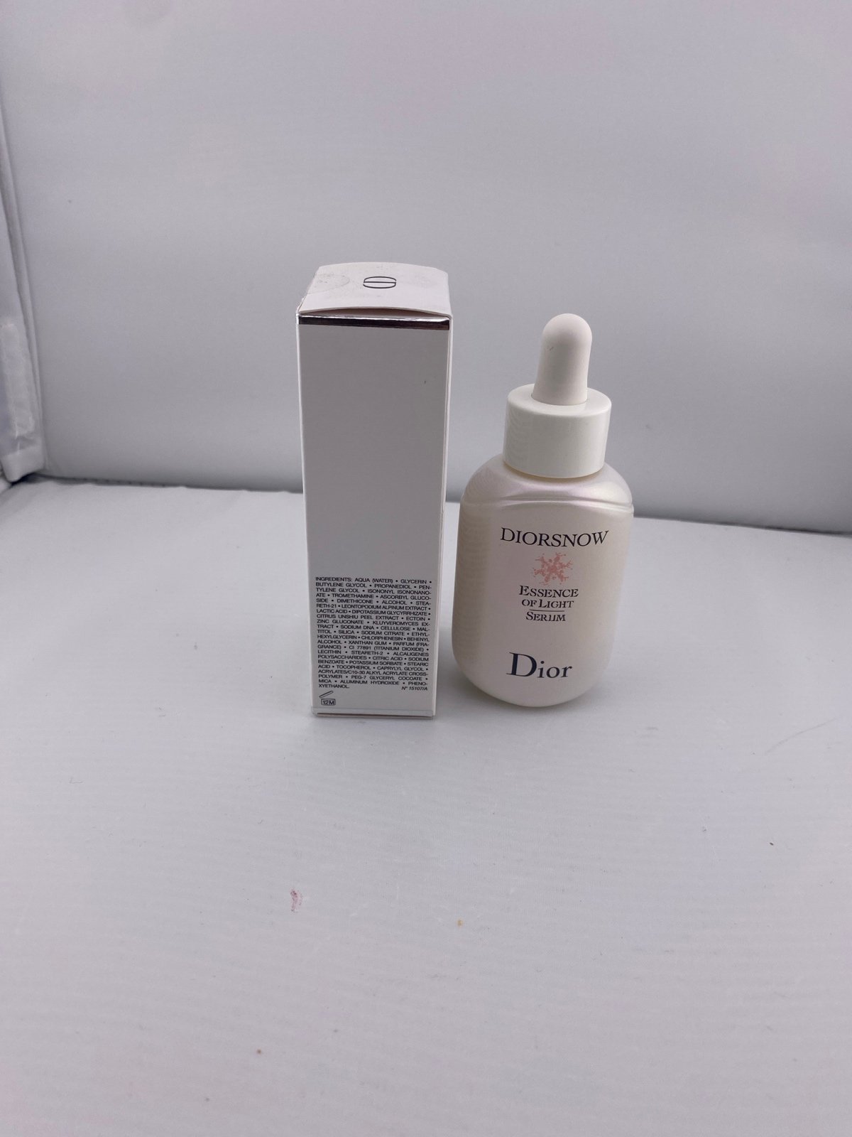美容液 Dior Snow Essence of Light Serum 50ml Dior Snow Essence of Light Serum: Brightening Serum | DIOR US
