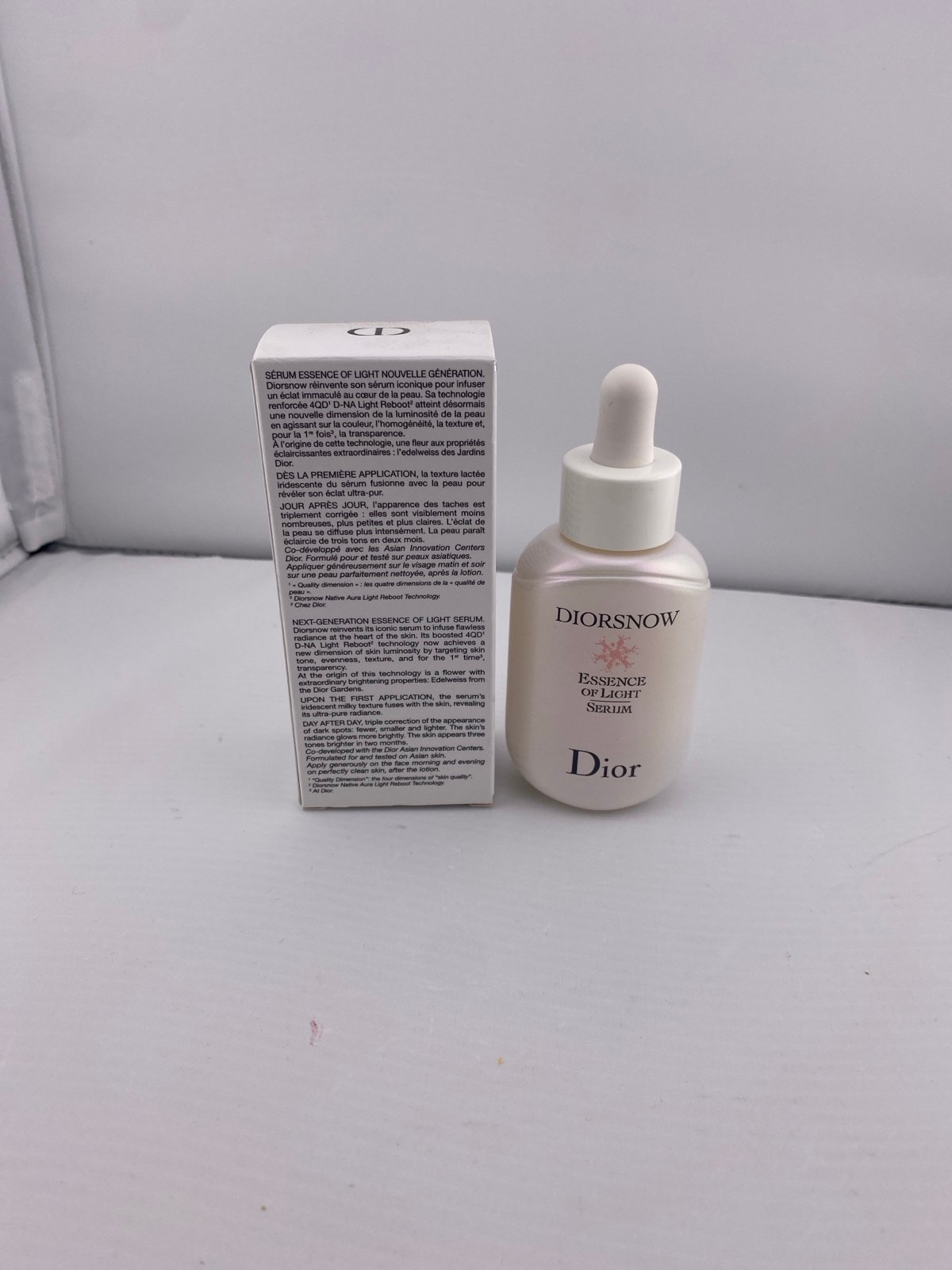 DIOR Diorsnow Essence Of Light Serum Brightening Serum With