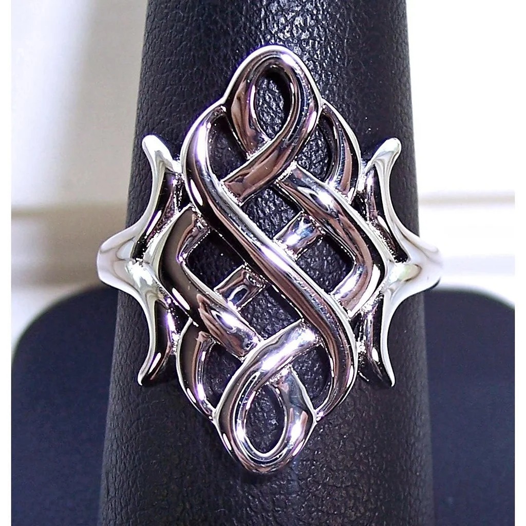 Size 8, Large Celtic Irish Endless Knot Ring