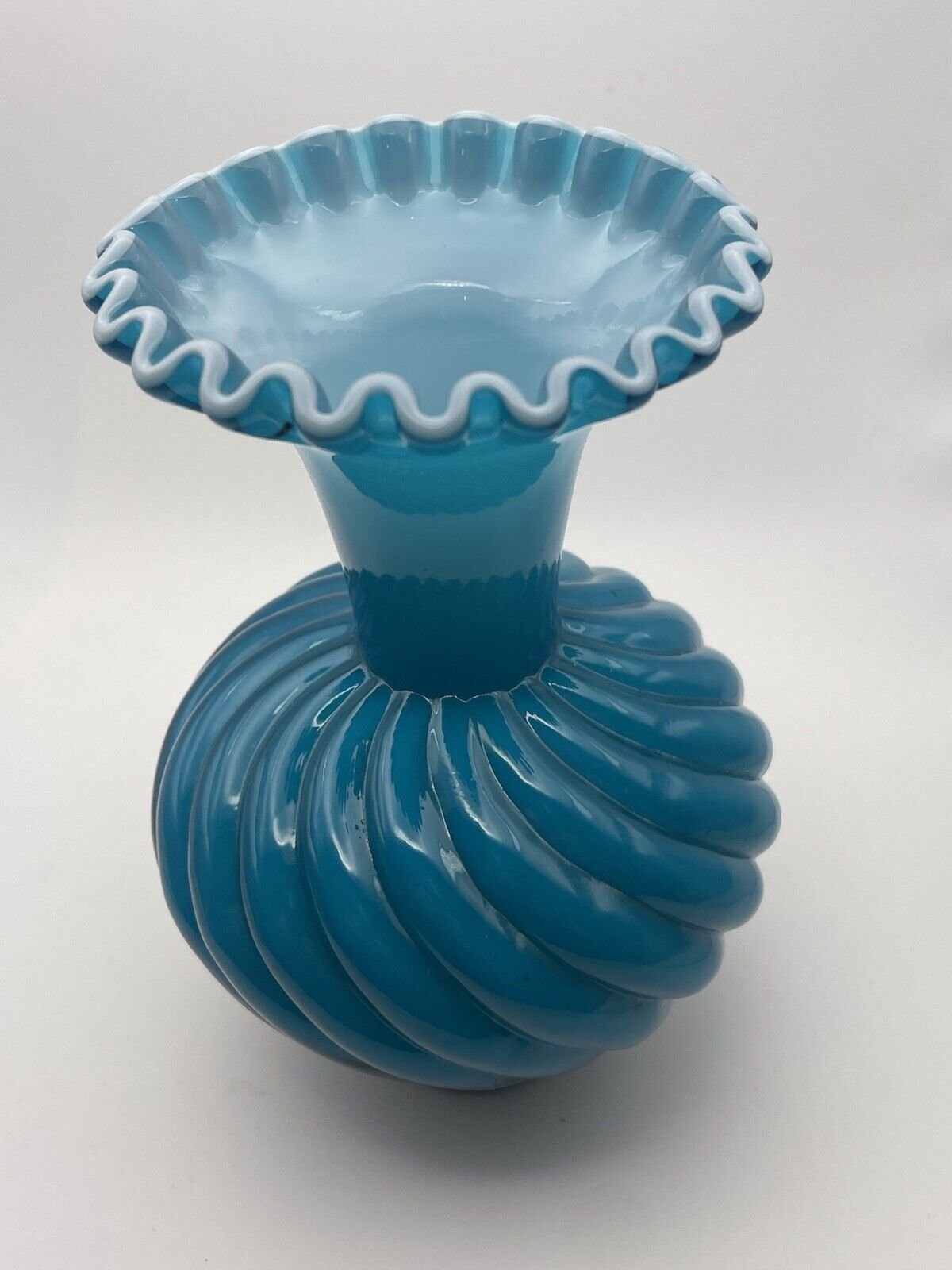 Fenton Turquoise Teal Ruffle Scalloped Edge White Cased Art Glass Melon Vase