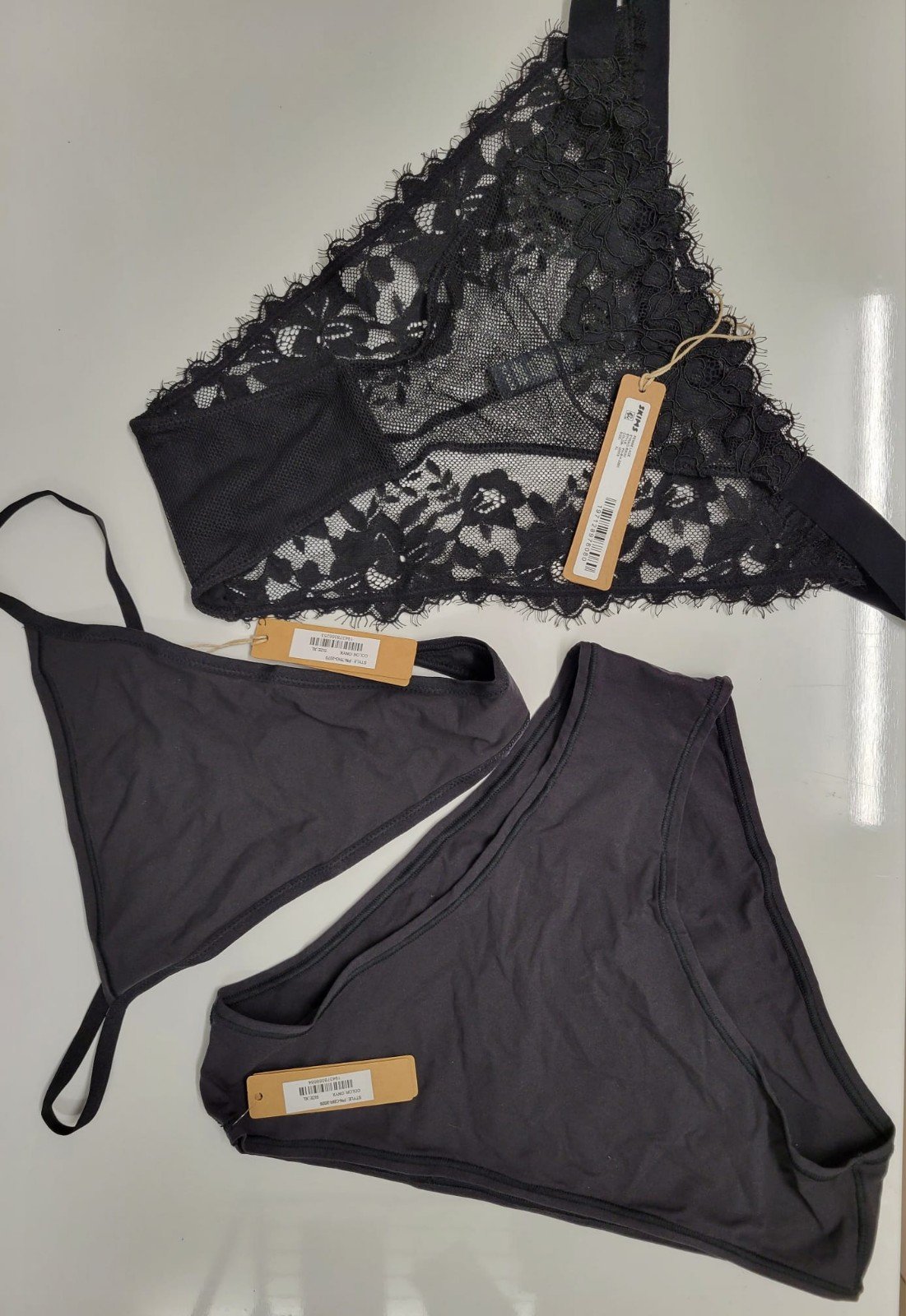 (SKIMS)3 panties new with tag, Size-XL SKIMS-Style