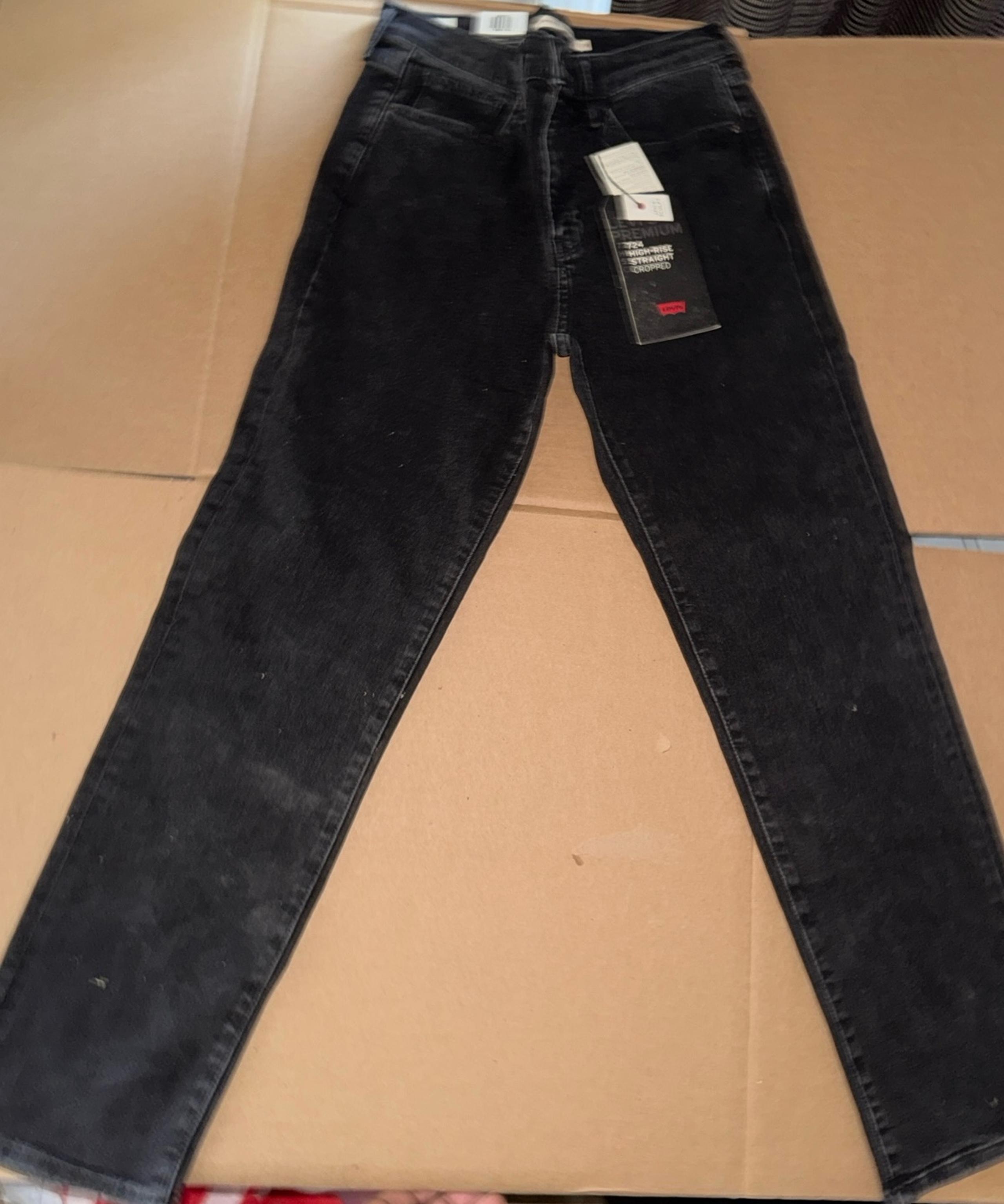 Levi’s 724 High-Rise Straight Cropped Jeans – Black, NWT, Women’s Size 28