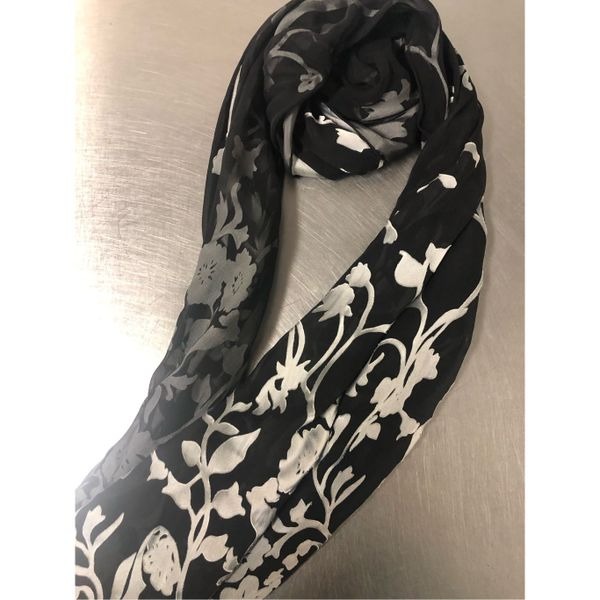 Silk-Route Women’s Black and Silver Floral and Vine Large Scarf with tassel trim