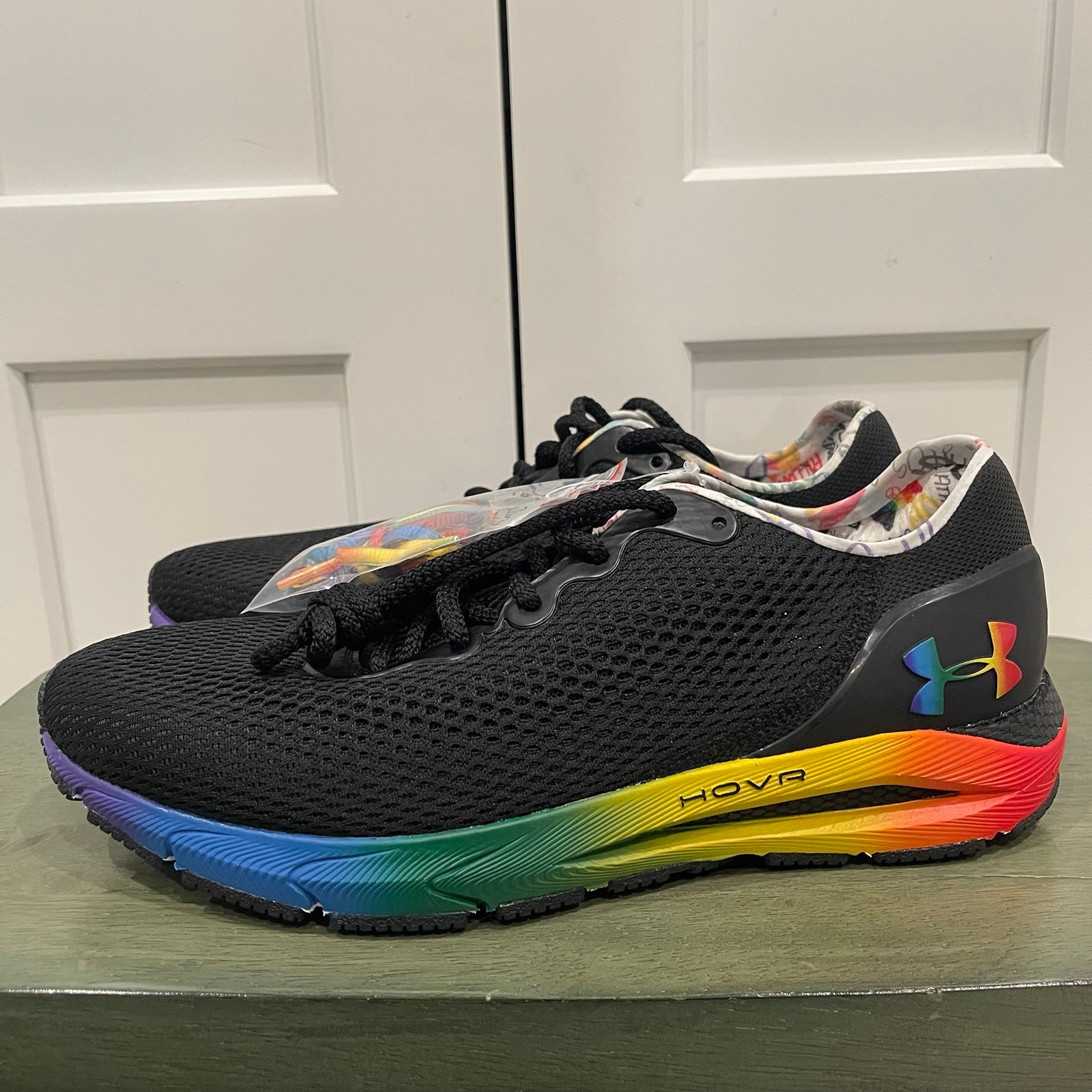 NEW WITHOUT THE BOX UNDER ARMOUR HOVR SONIC 4 PRIDE SNEAKERS SZ 10.5 - 9036