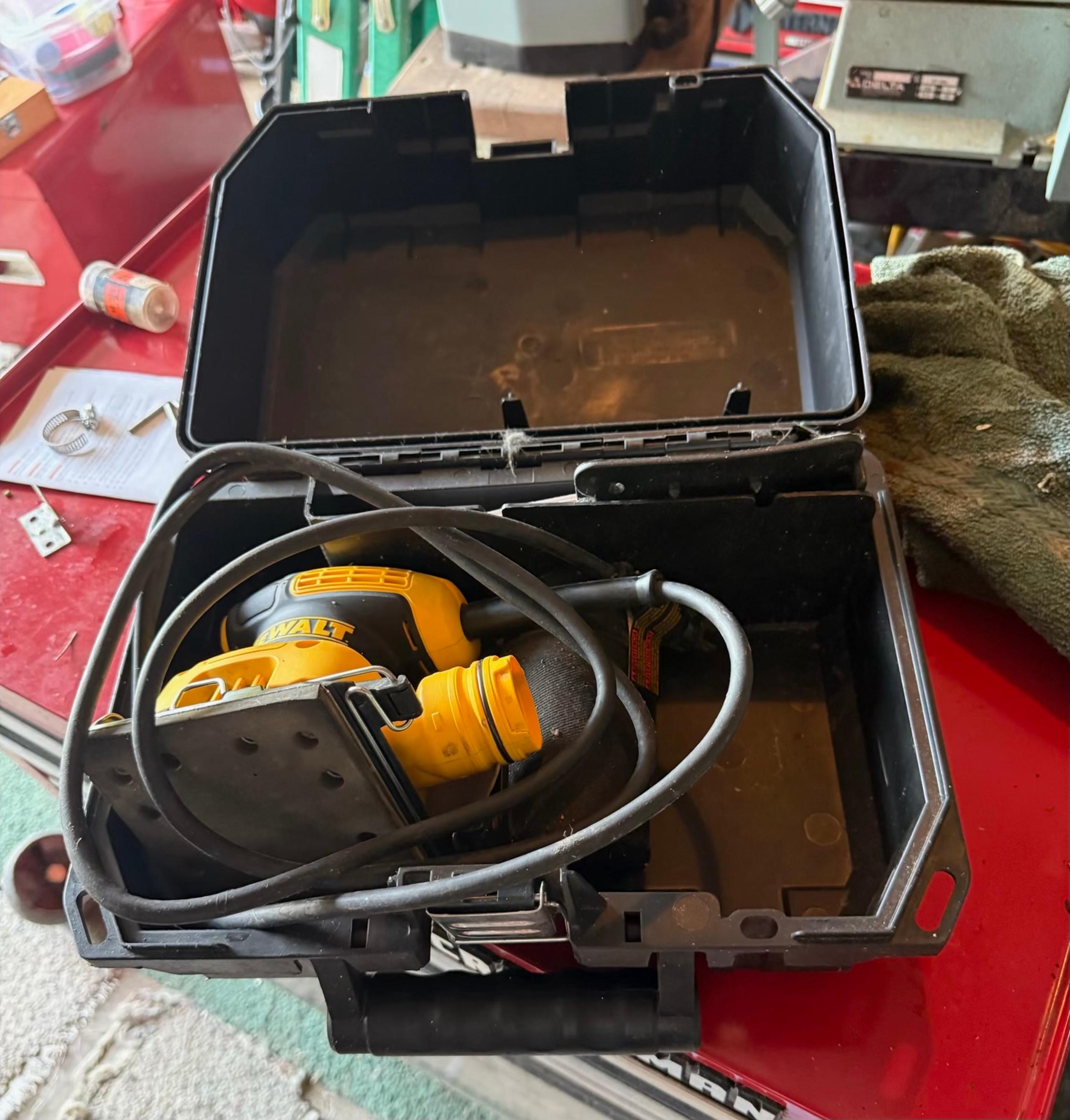 DeWalt 1/4 Corded Sheet Sander