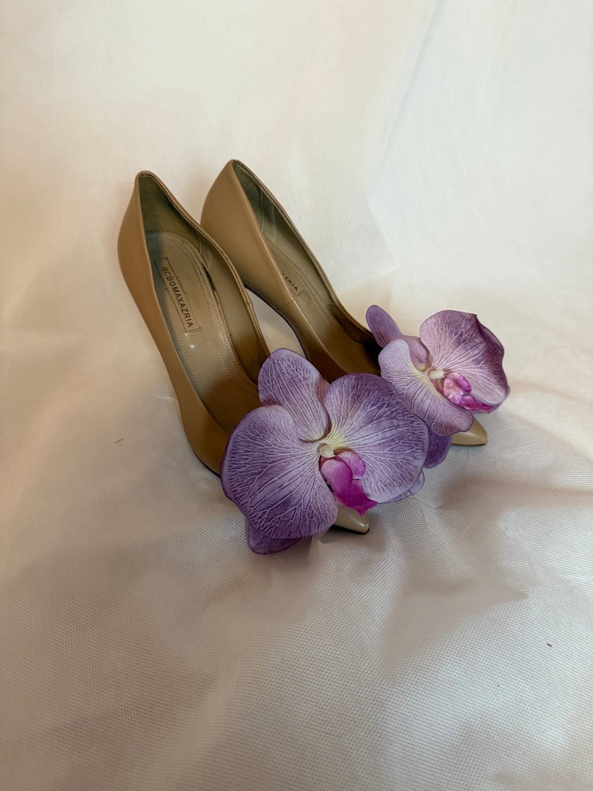 Up-cycled BCBG Maxazria Orchid Heels flowers Accents pump shoes Size 10 (EU 40)