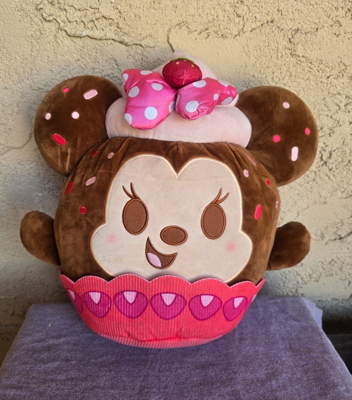 Disney Minnie Mouse Strawberry Cupcake Munchlings Scented Plush Baked Treats