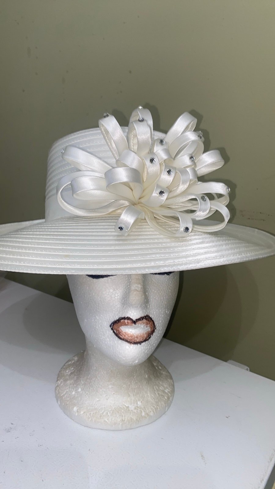 Beautiful NWOT WHITE Dress /Church Hat by Lisa Rene’