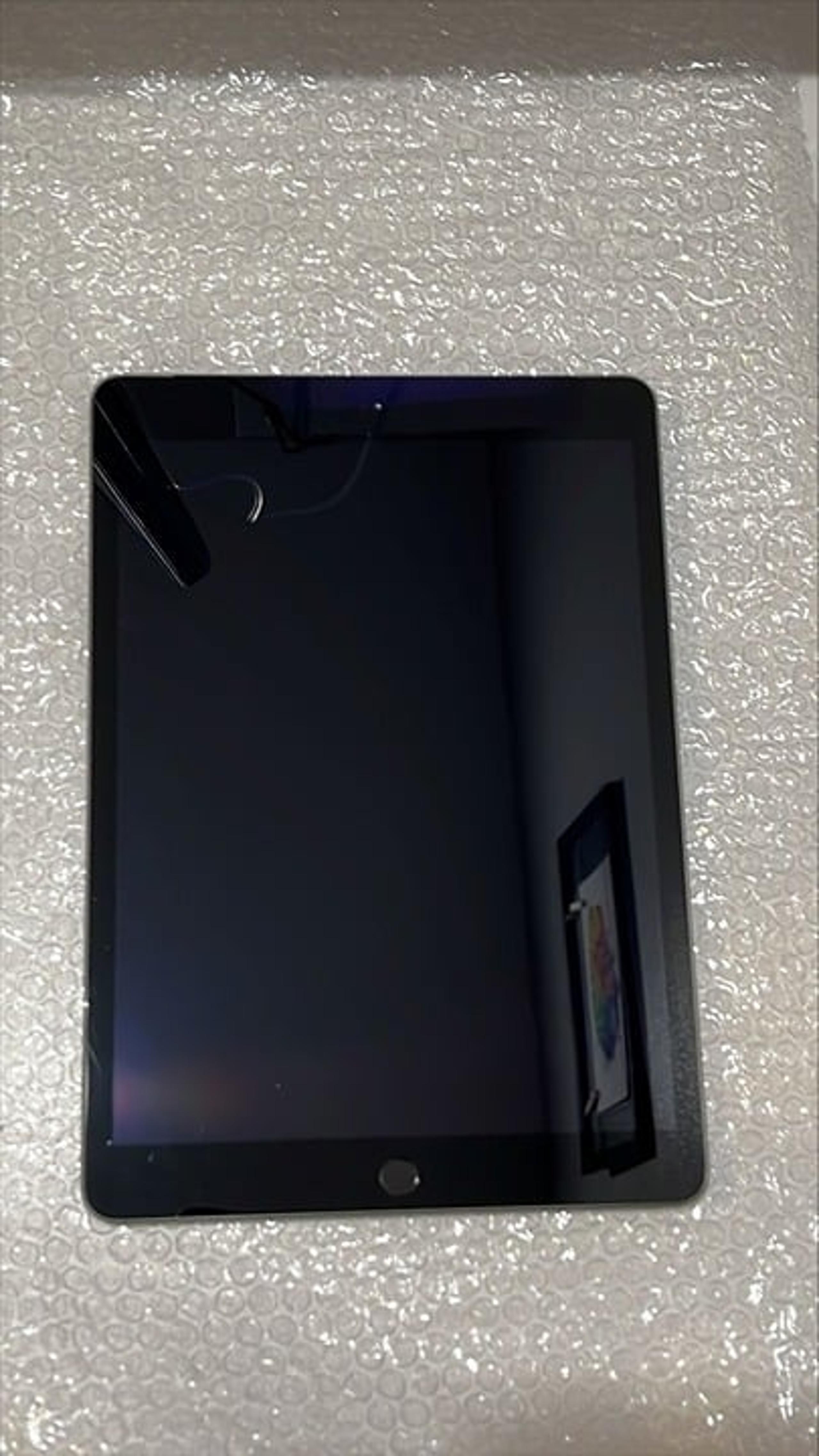iPad 7th generation Space Gray 32 GB Wi-Fi