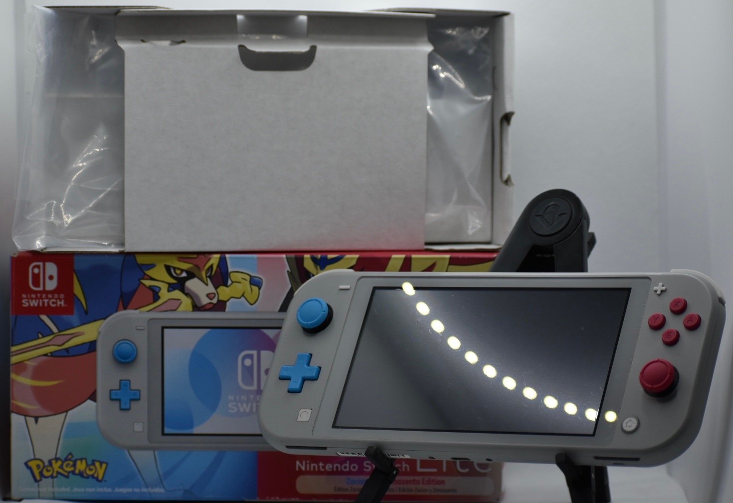 Nintendo Switch Lite Zacian and Zamazenta Edition