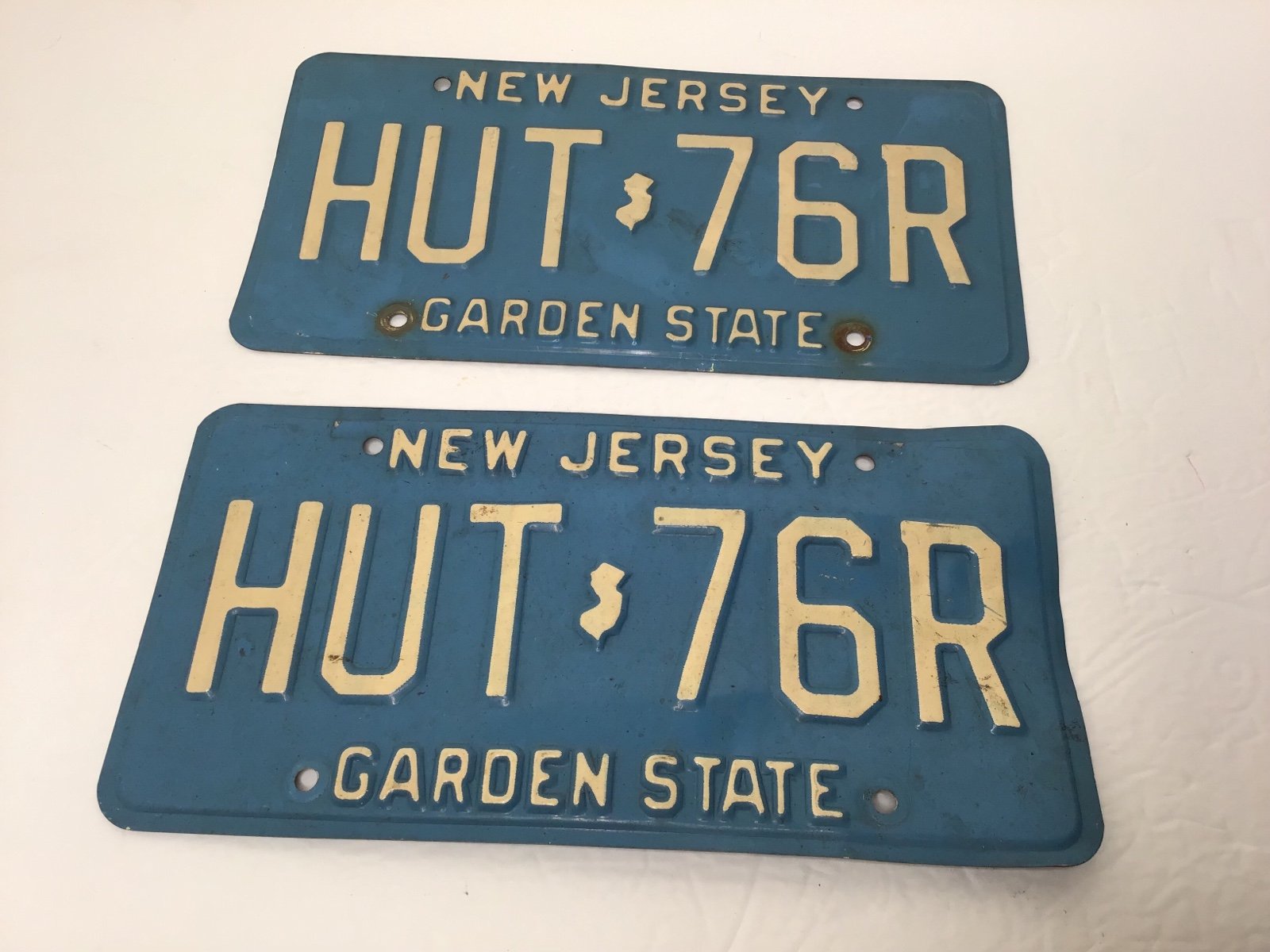 SET OF 2 Vintage HUT -76R New Jersey Garden State Blue / White License Plate