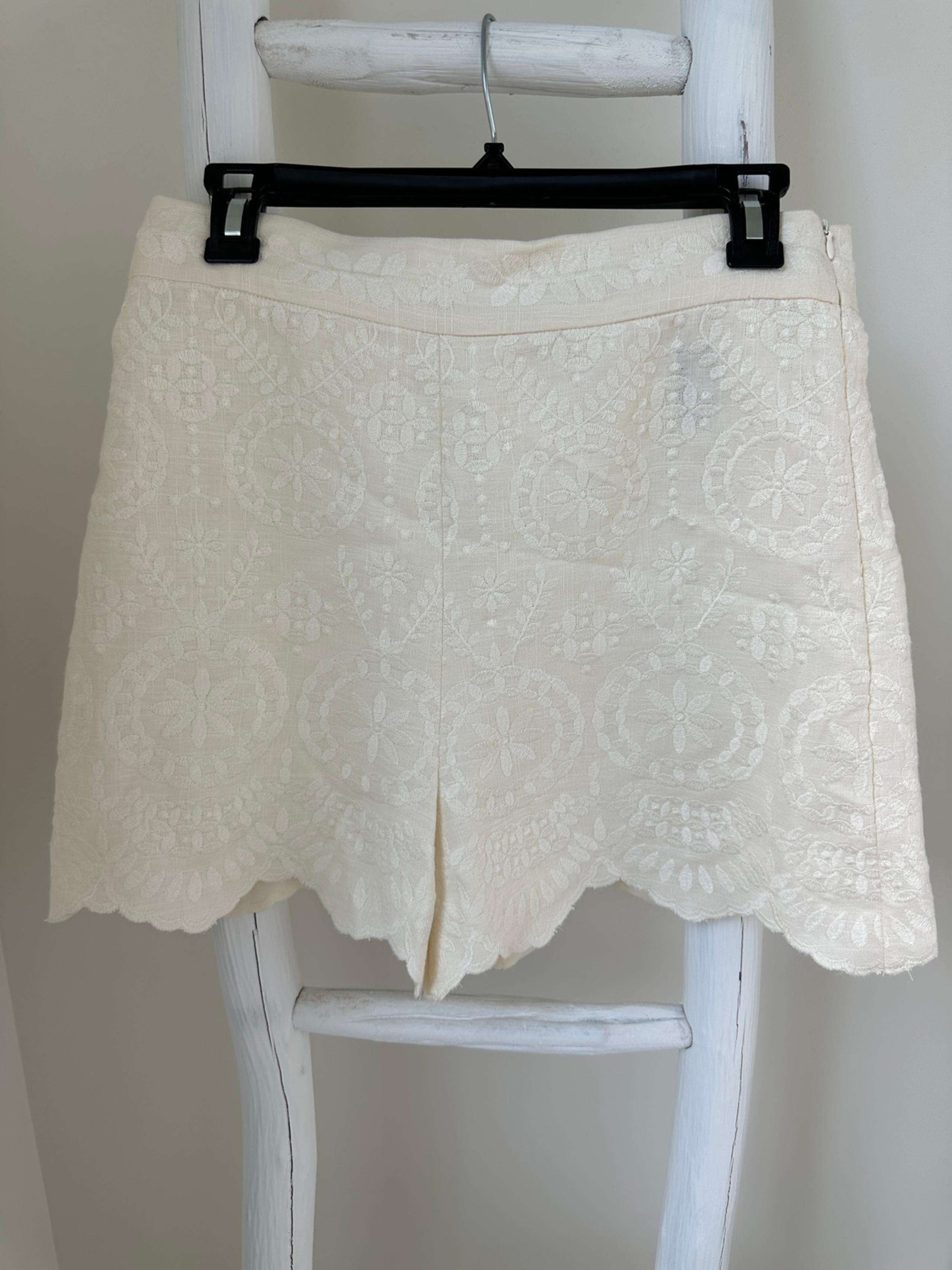 Zara High Waisted Cream Embroidered Shorts Size M