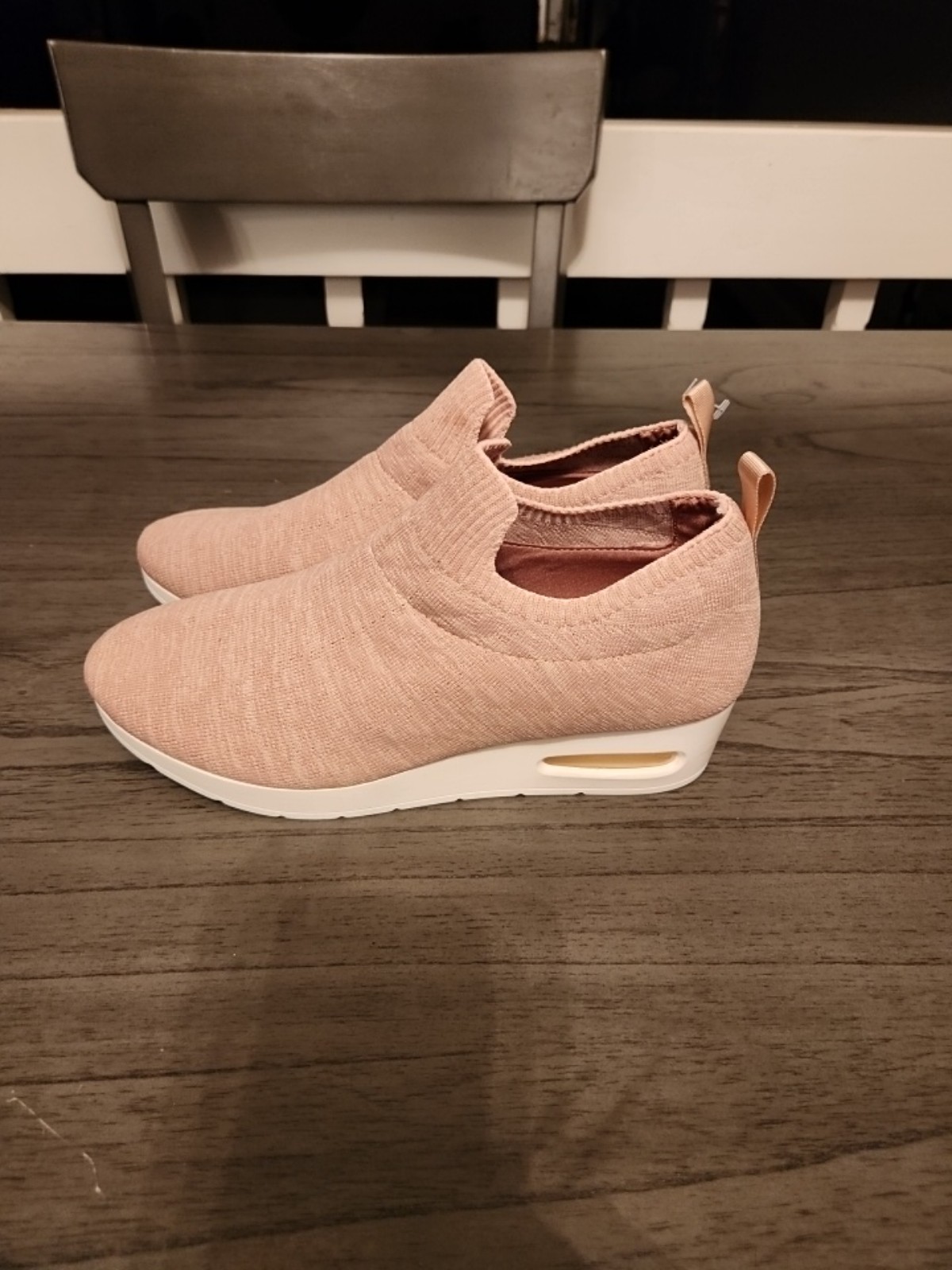 Womens pink dkny slip on shoes size 9.5