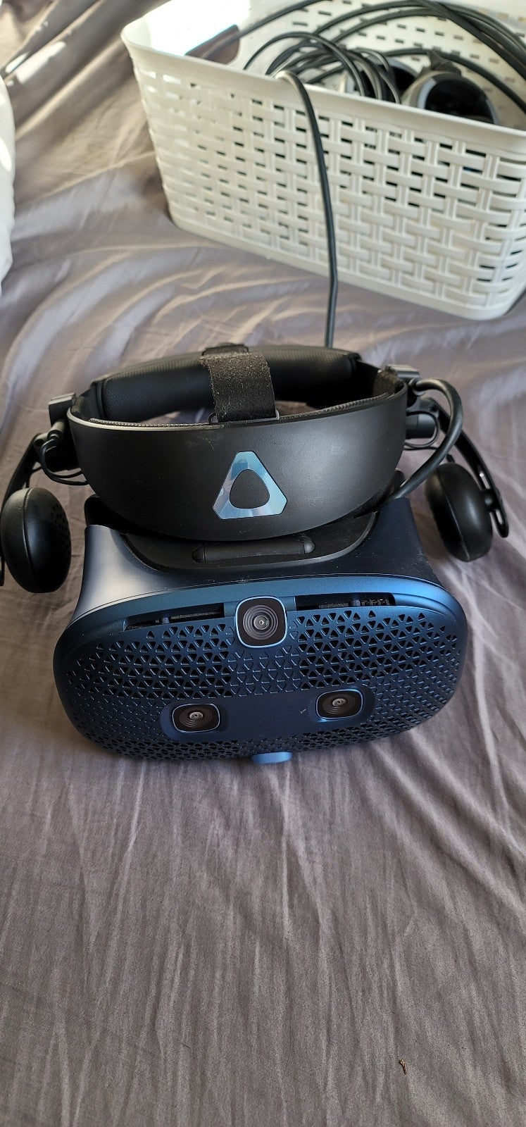 HTC Vive Cosmos VR Headset