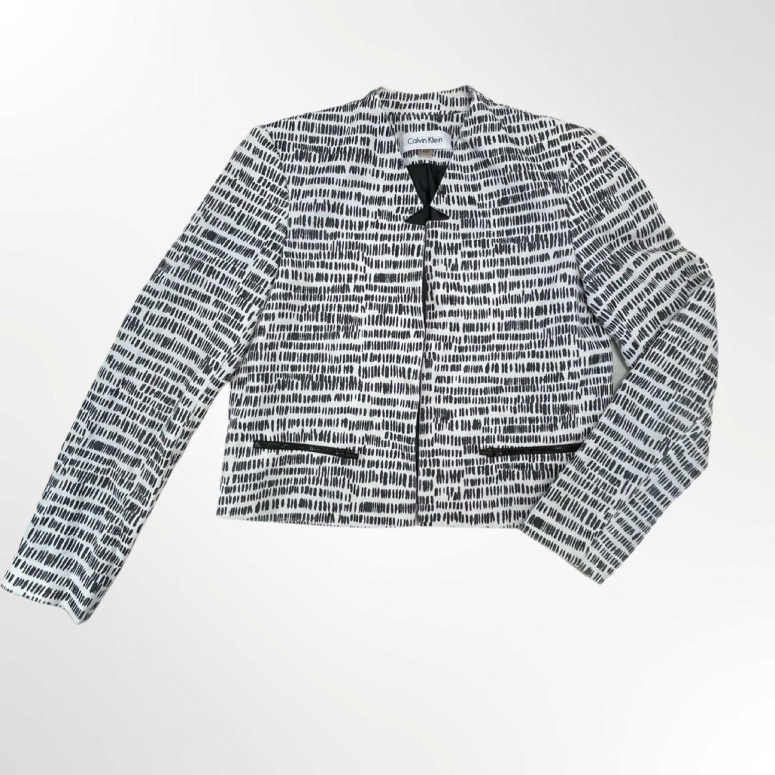 Calvin Klein- Cropped Blazer- Abstract-Black/White- size 4