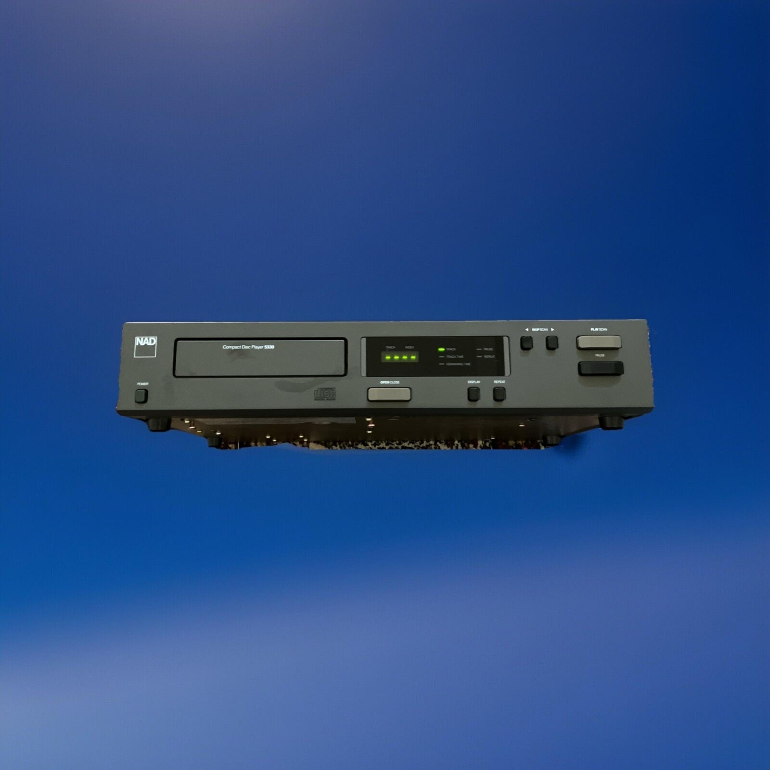 NAD 5330 Compact Disc Player CD  Powers Up