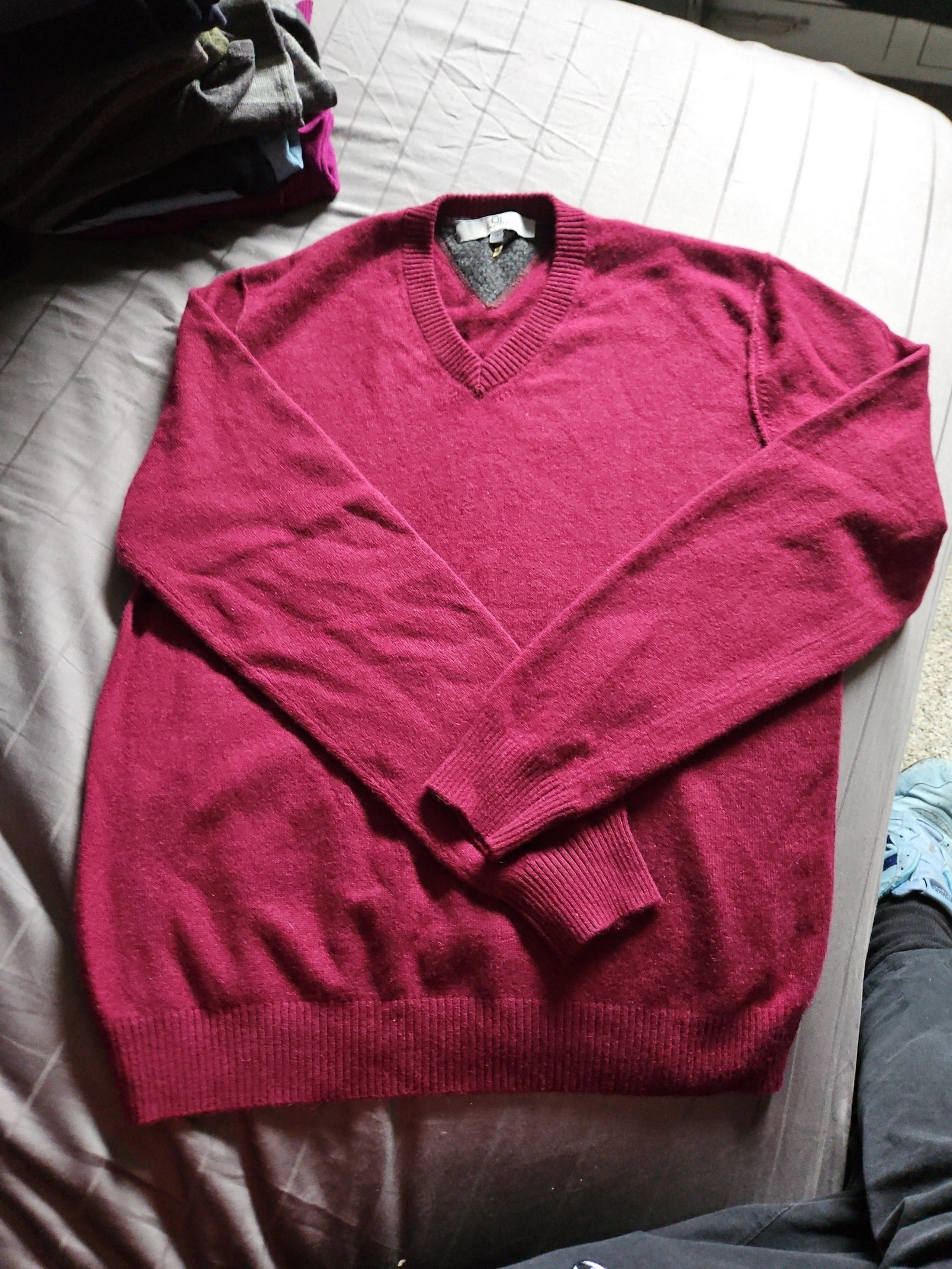 QI New York Mens 100% Cashmere V-Neck Sweater Size M