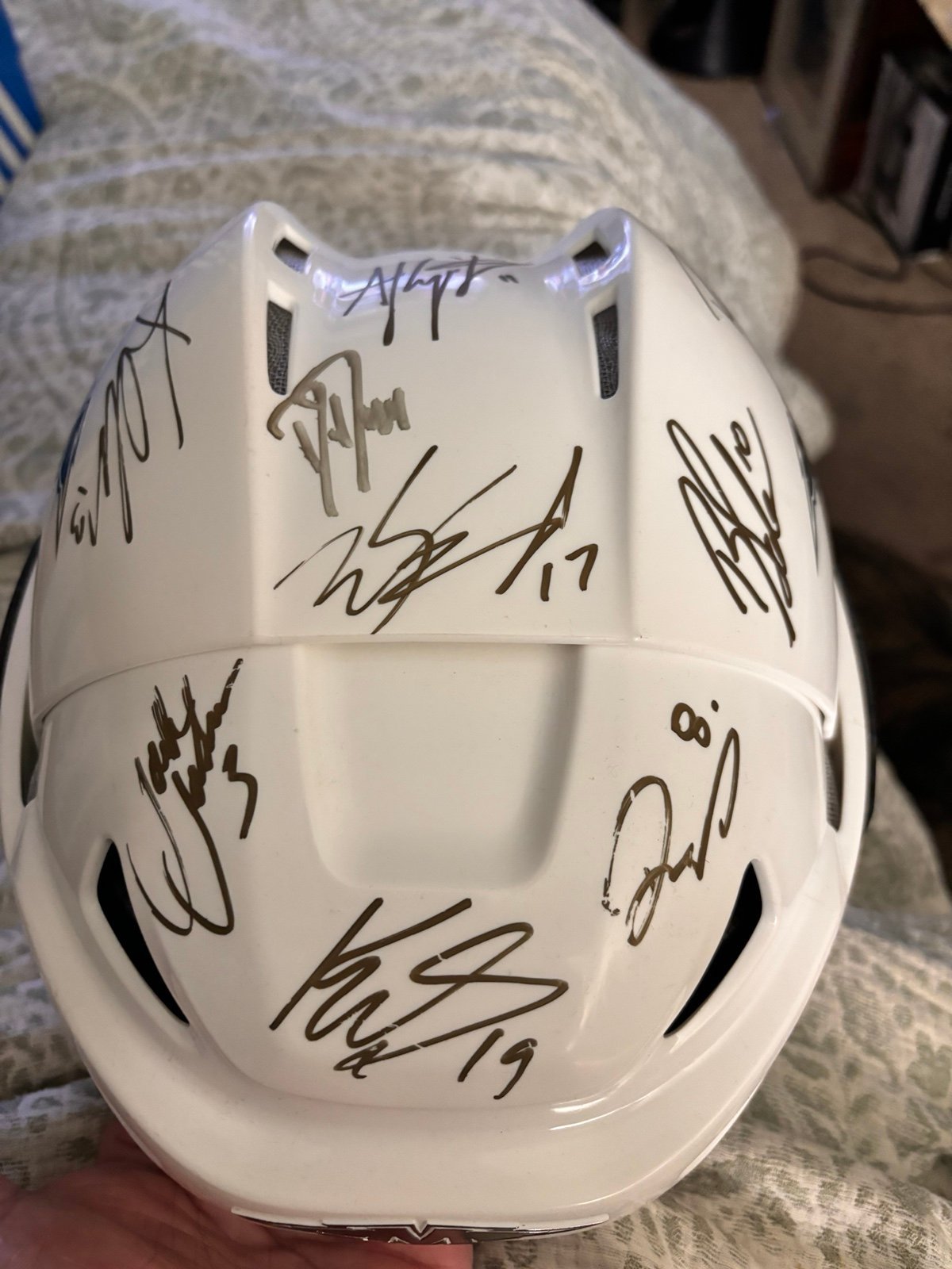 2010 Los Angeles Kings signed Misson Helmet. Not the entire team.
