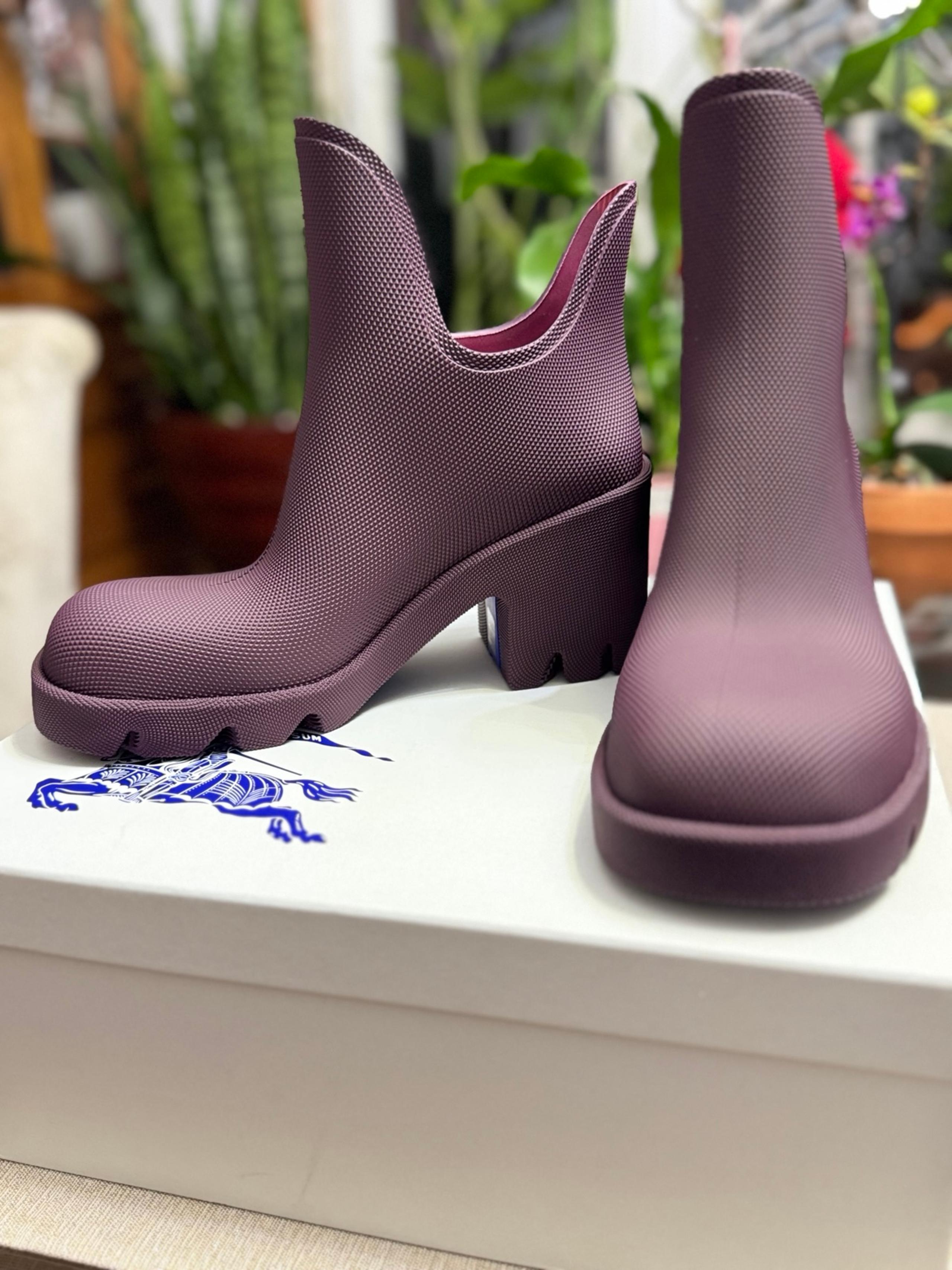 NWT Burberry burgundy Marsh Ankle Boots 10.5