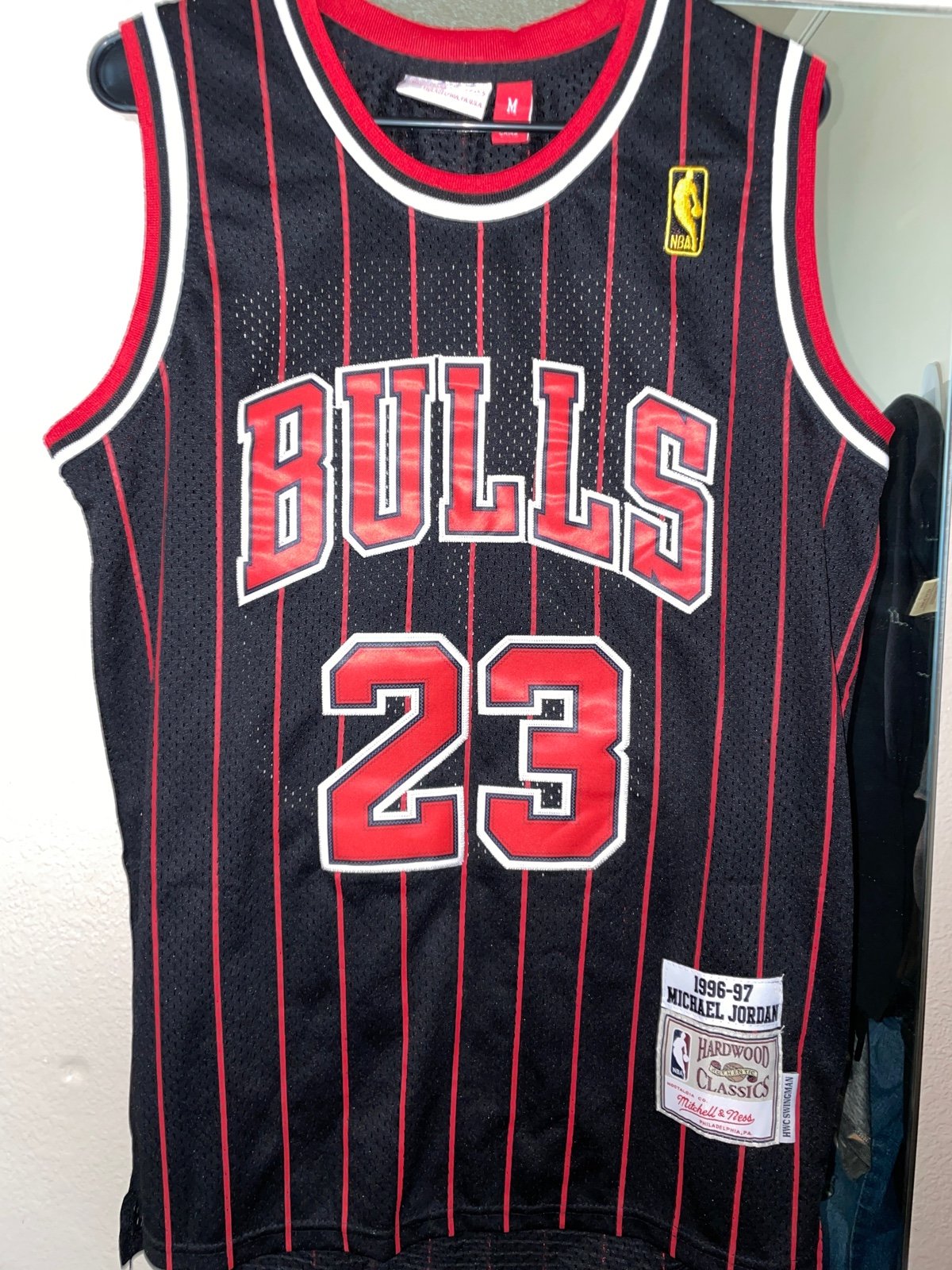 NWOT Mitchell & Ness Chicago Bulls Alternate 1996-97 Michael Jordan Jersey MED