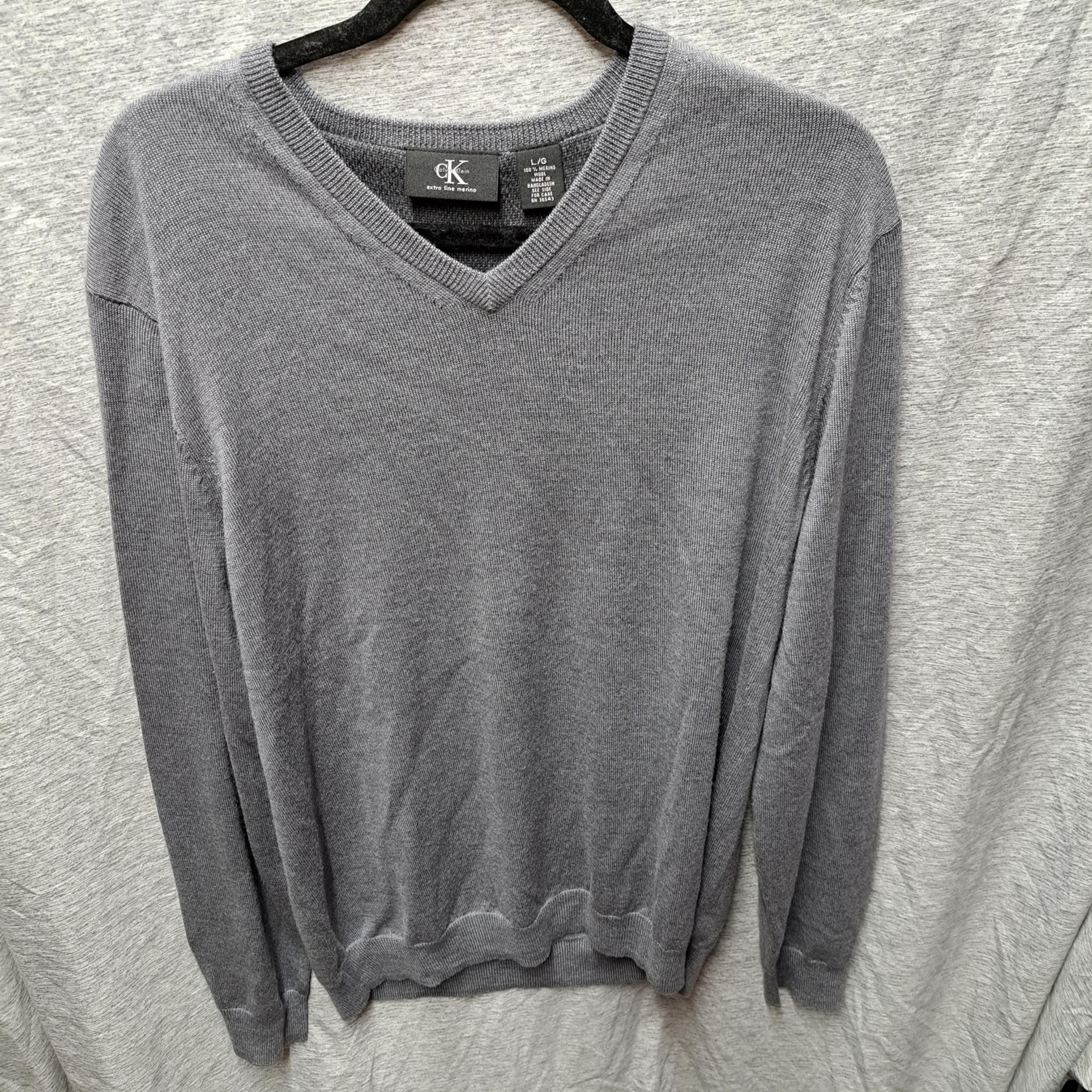 Calvin Klein 100% Merino wool v-neck sweater size Large