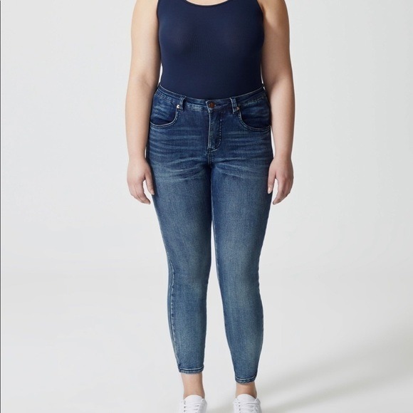 Universal Standard Seine High Rise Skinny Jeans in Distressed Blue Size 6 or M