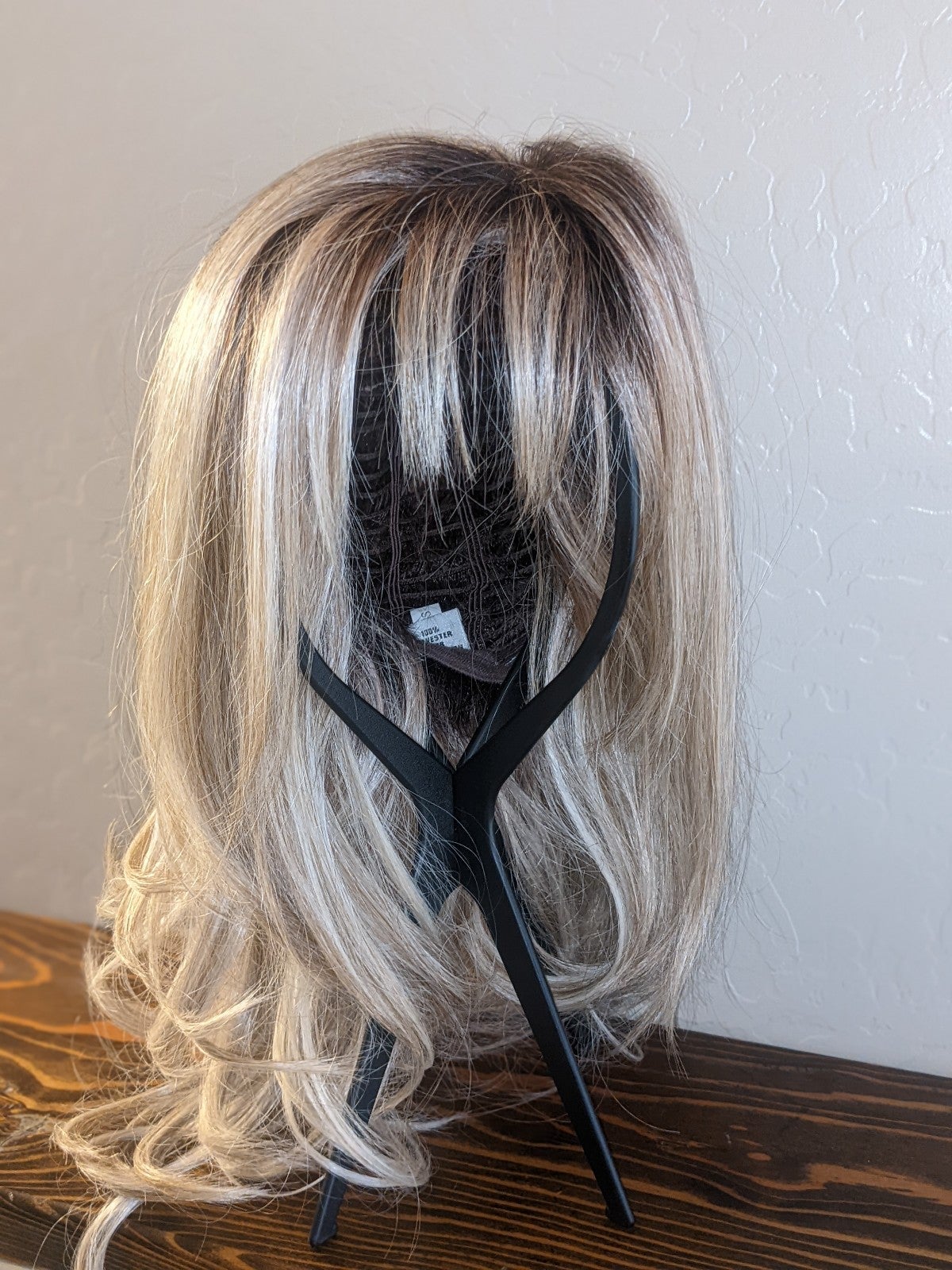 Raquel Welch Upstage Wig Rl19 23ss Shaded Biscuit Raquel Welch RL19 23SS Shaded Biscuit Ash Blonde Synthetic Wig