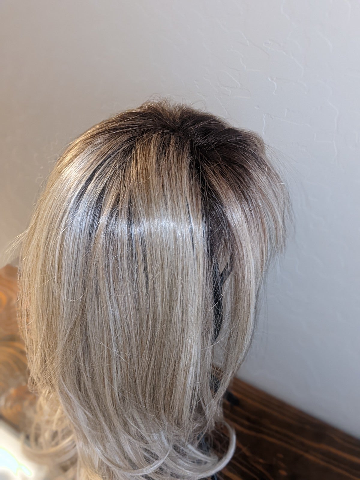 Raquel Welch Upstage Wig Rl19 23ss Shaded Biscuit Raquel Welch RL19 23SS Shaded Biscuit Ash Blonde Synthetic Wig