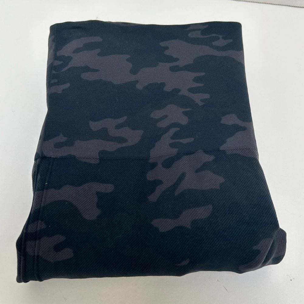 SPANX Look at Me Now Seamless Black Camo Leggings #FL3515 size Large