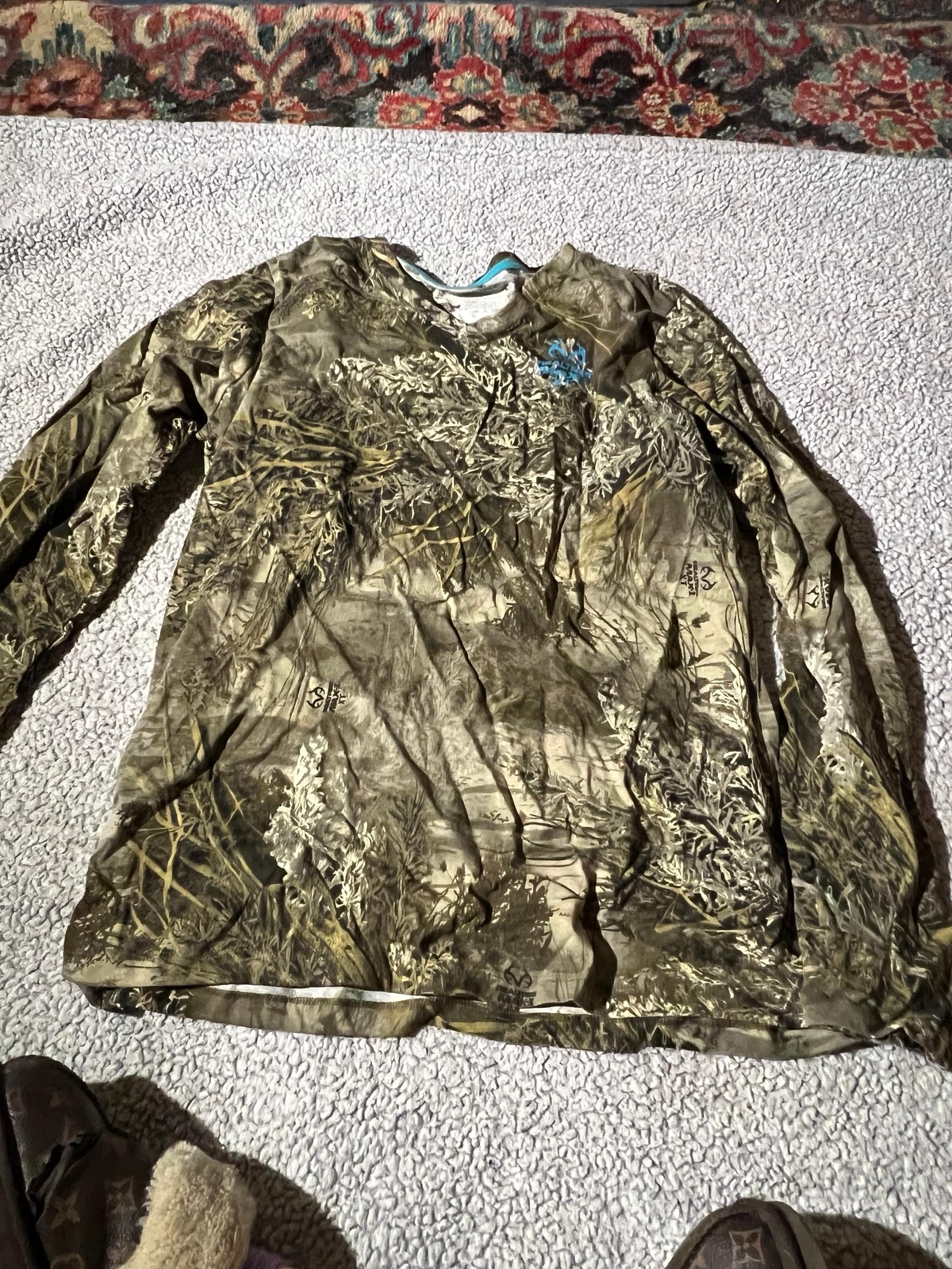 Realtree Camo Large 12/14 Long Sleeve Hunting T-Shirt