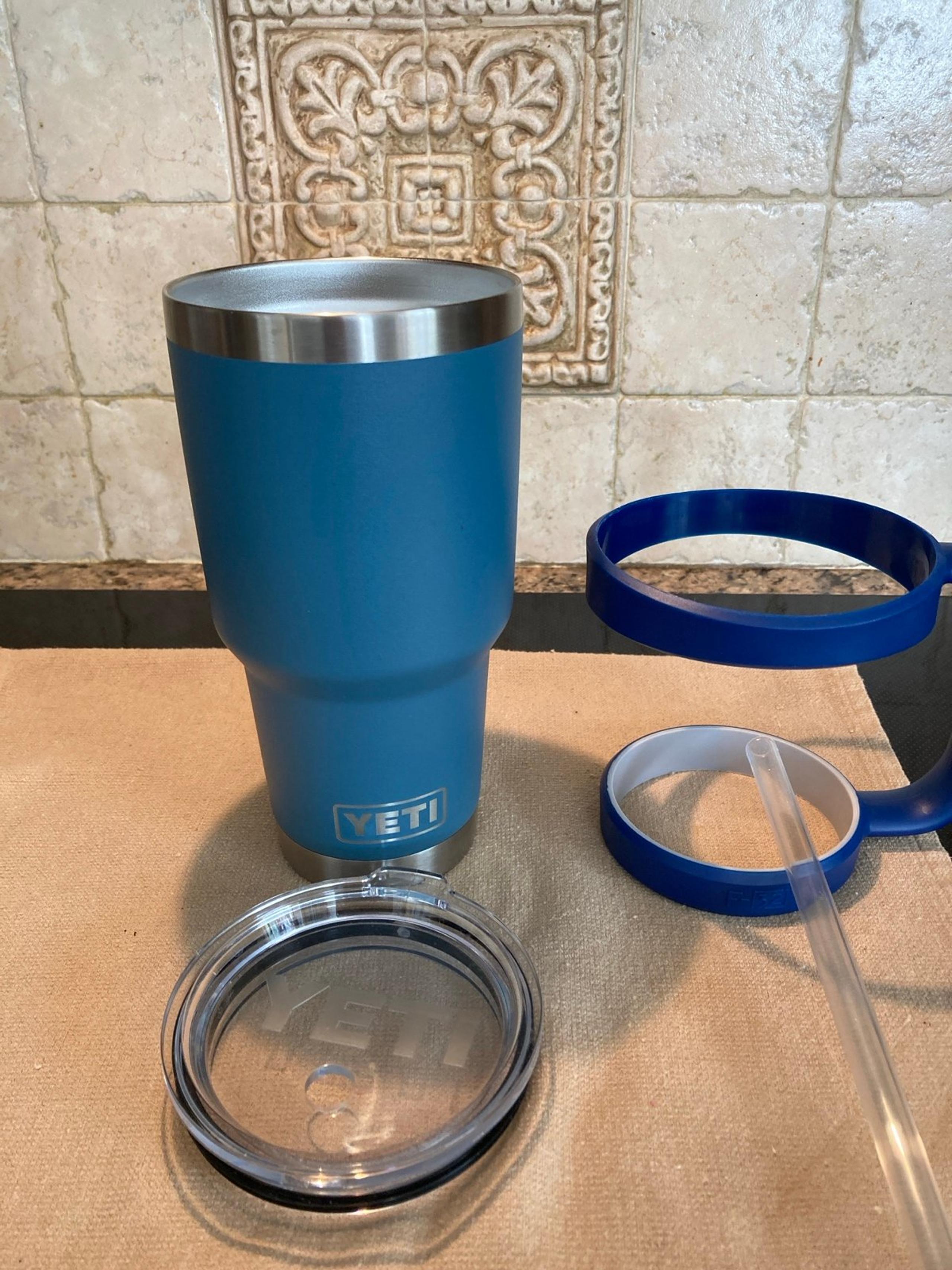Yeti rambler 30oz with cup handle