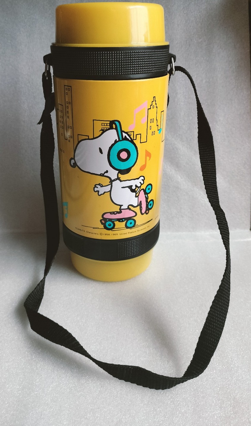 Rare vintage Snoopy in New York glass thermos yellow 2 cup capacity