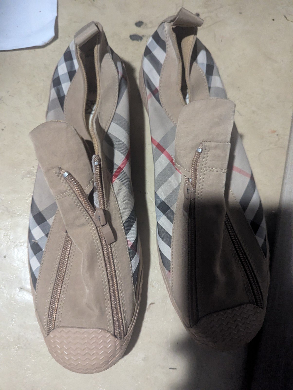 Casual shoes size 10.5 11. Look modist like actor