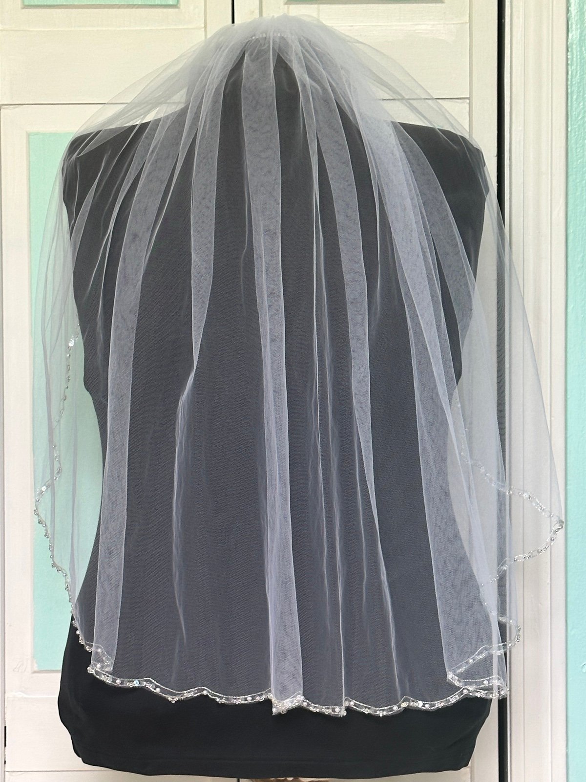 White 30” long wedding bridal veil silver threaded Pearl and clear beaded NWT