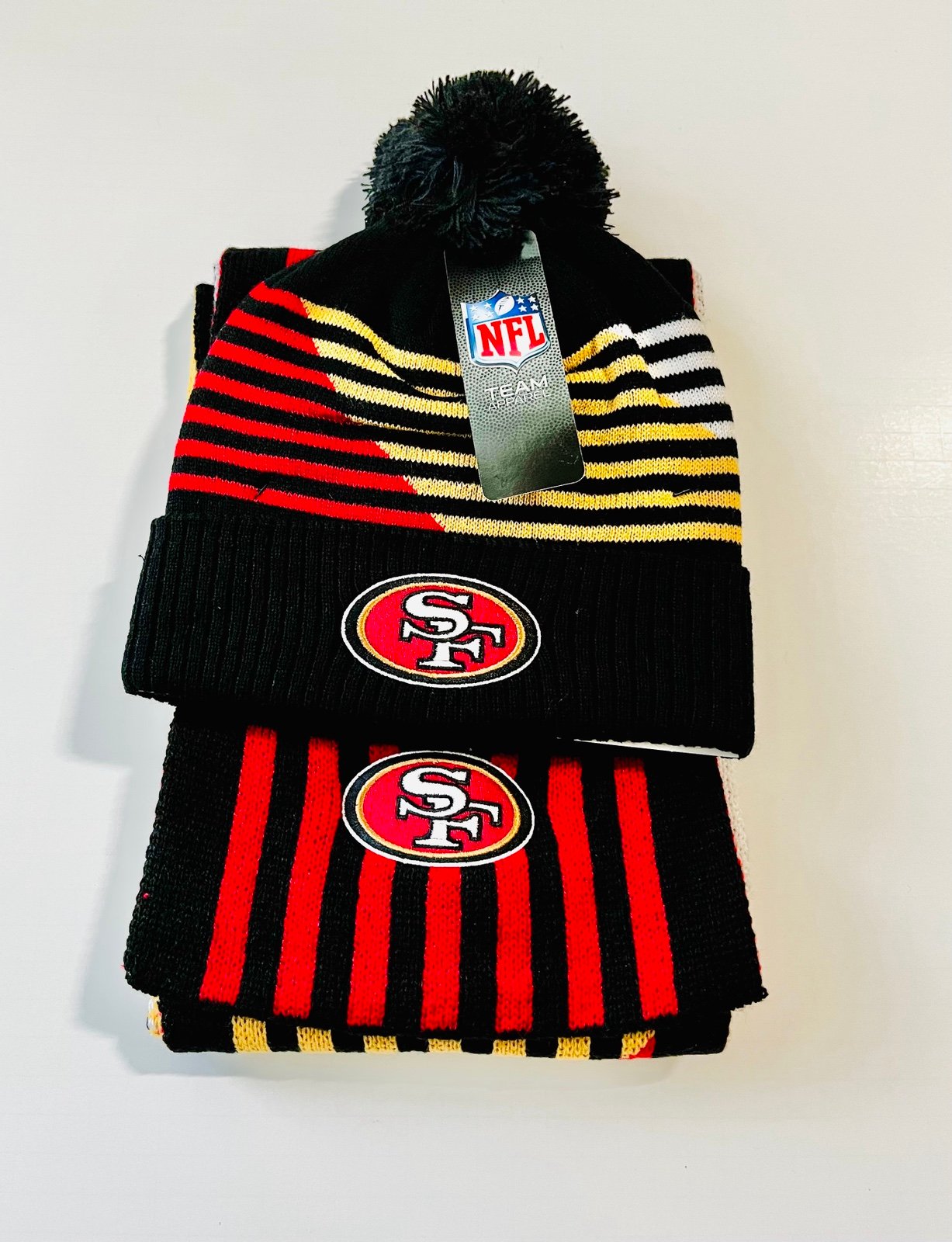 NWT NFL 49ers Knit Pom Hat & Muffler Set