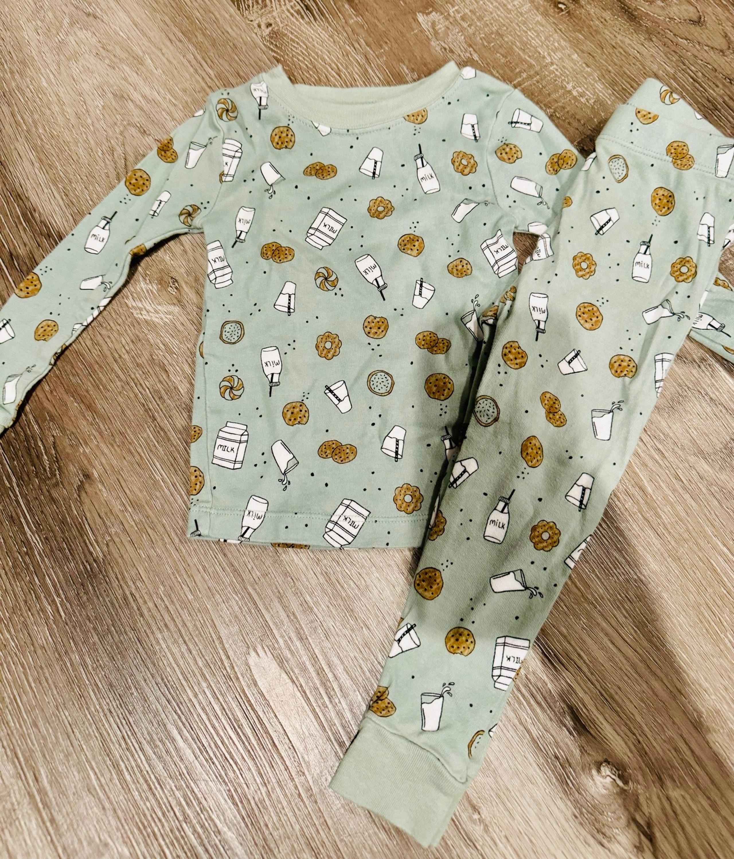 NWOT 2t milk & cookies pj set