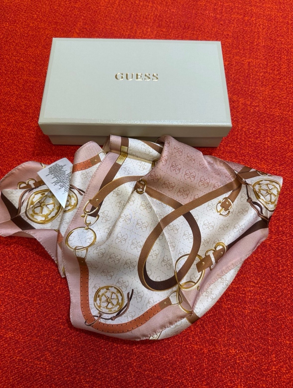 Guess silk square scarf+gift box