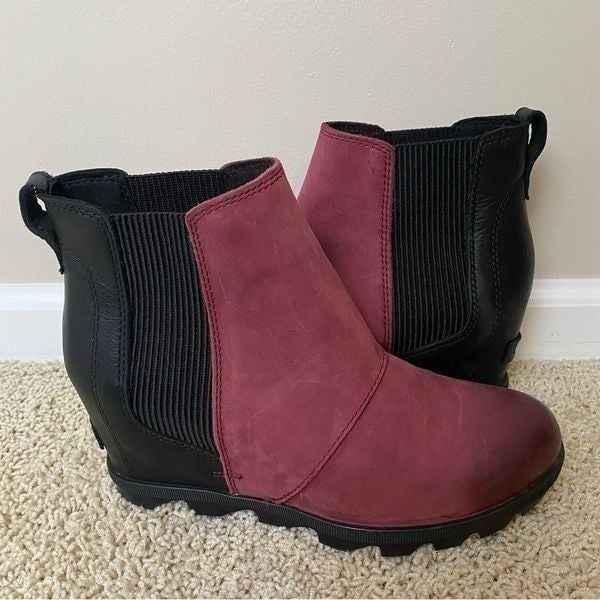 SOREL Joan Of Arctic Wedge Red Wine Black Chelsea Boots Size 8.5 waterproof