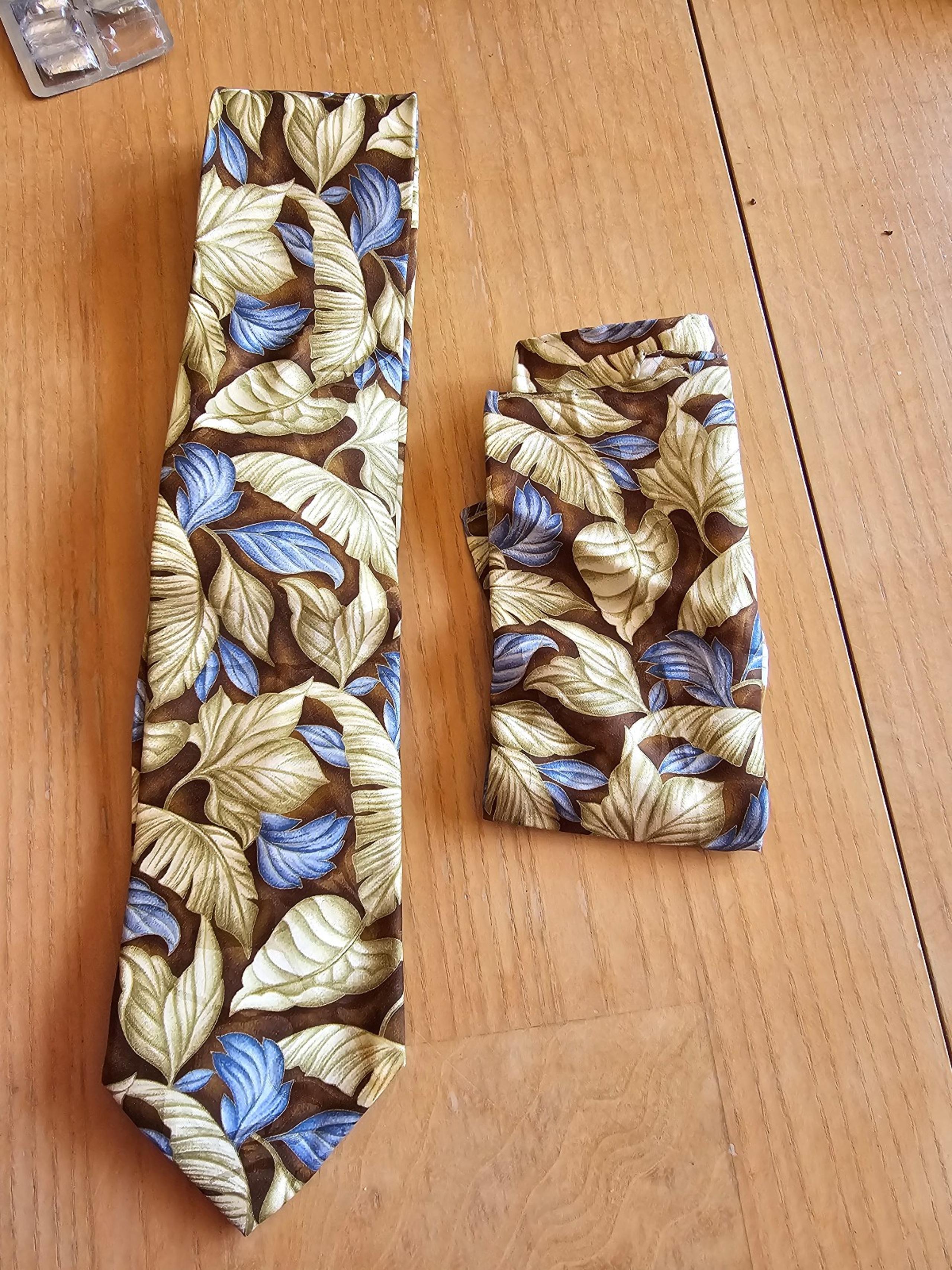 Brioni mens tie and matching pocket square