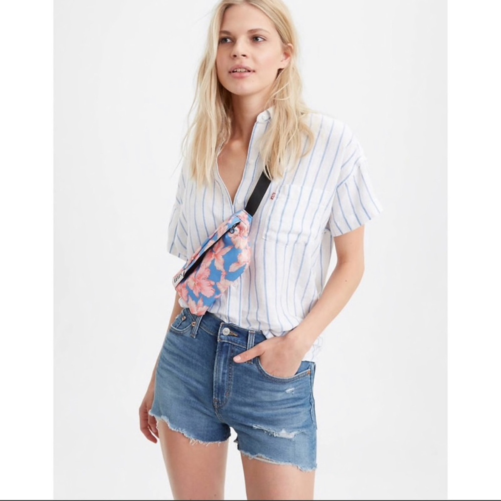 Levi’s Shorts NWT High Rise Distressed Cut-Off Jean Raw Hem Denim Stretch 4/27