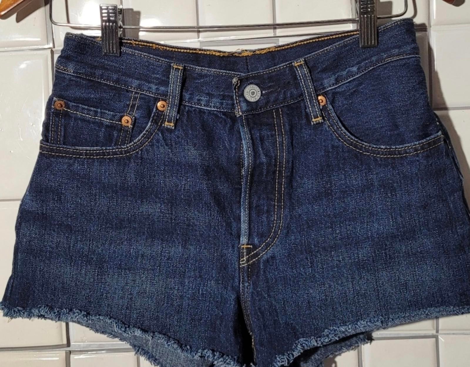 Levi Strauss & Co Ladies Blue Denim Cutoff Shorts Dark Wash Button Fly Cla