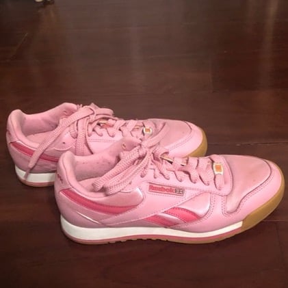 RARE Women's Bubblegum Pink Reebok SE Classics (Size 8.5) With Extra Shoelaces
