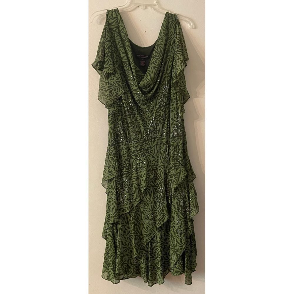 Elegant Green Floral Ruffle Dress with Sequins - Boho Chic Style