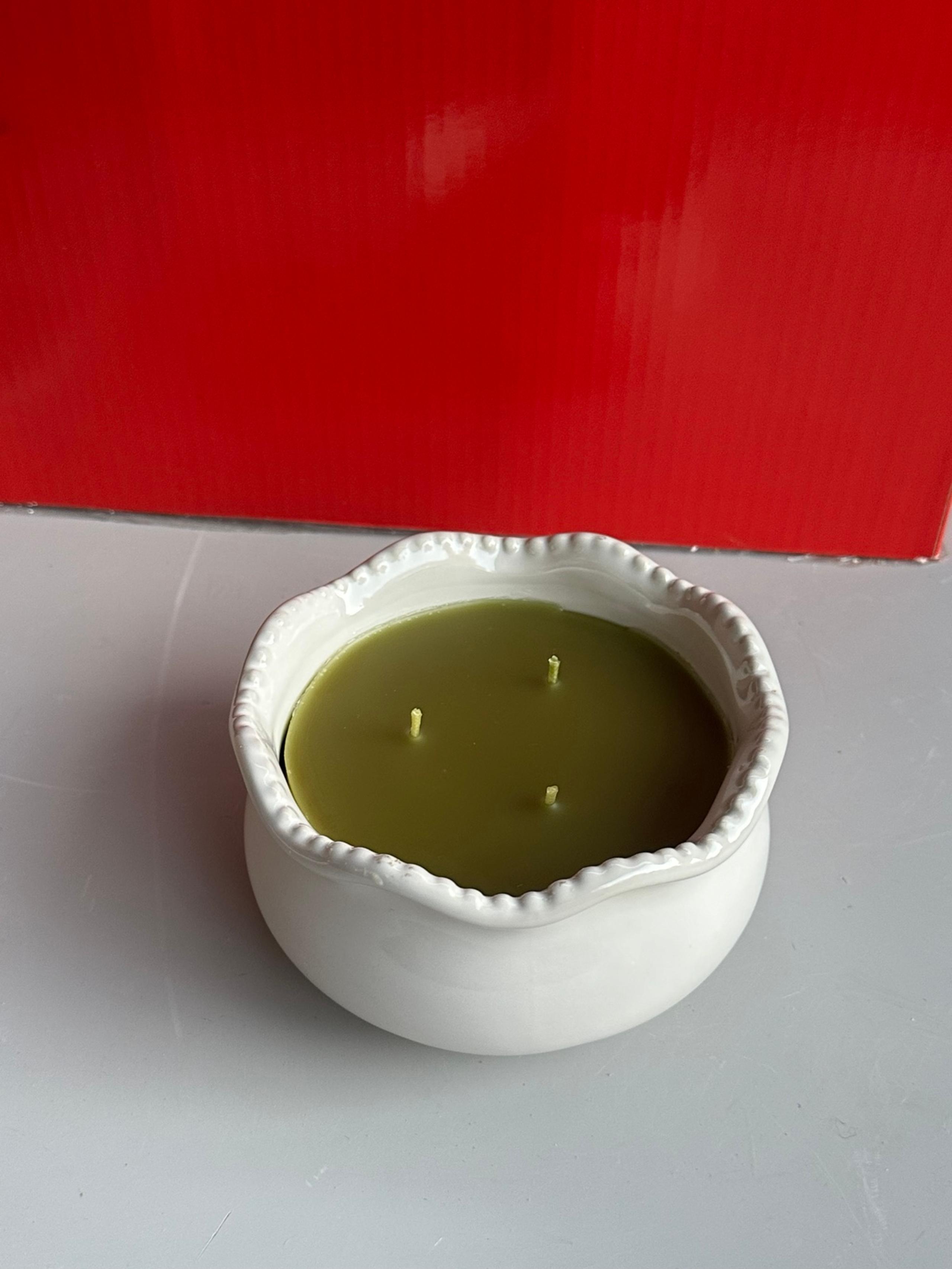 Celebrating Home Retired Hampton Home Candle Crisp Cotton Breeze