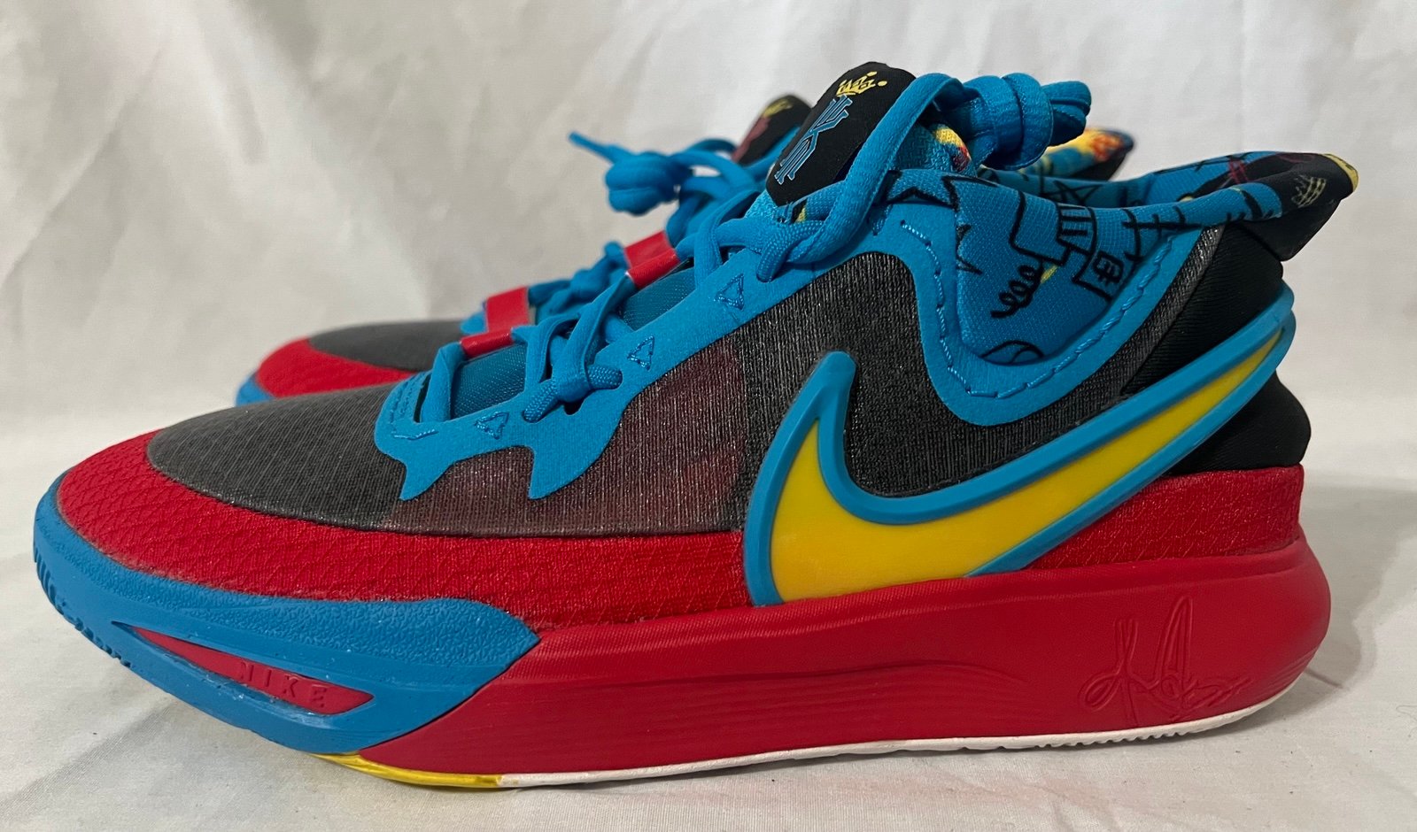 Brand New Nike Kyrie 8 GO SE (GS) Size 5.5Y Black/Tour Yellow