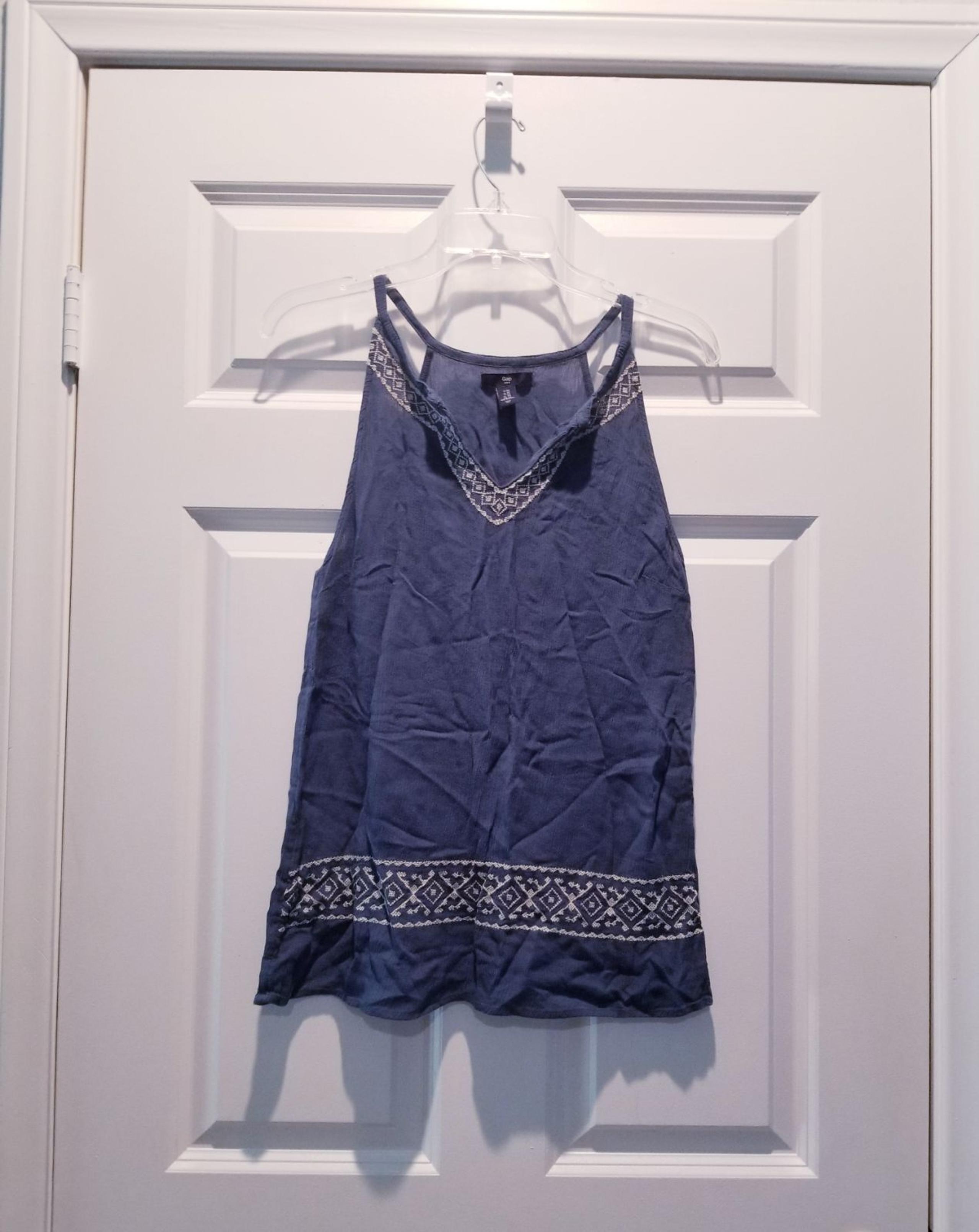 Gap
Women's blue Embroidered tank top XS