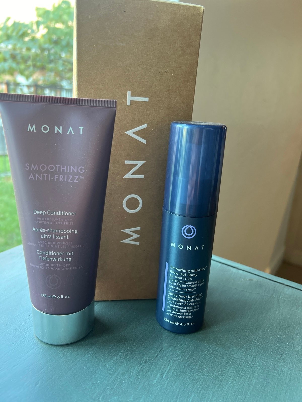 Monat Smoothing Deep Conditioner and Blow Out Spray