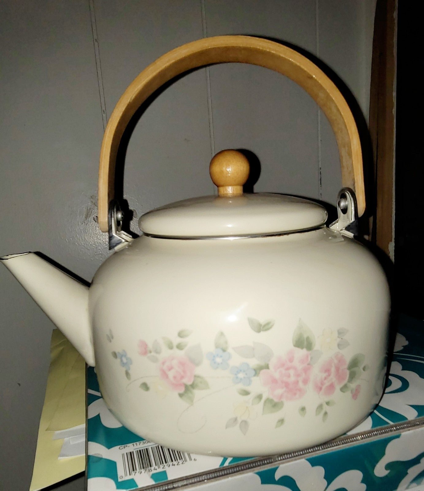 Pfaltzgraff Tea Rose Bamboo Handled Teapot