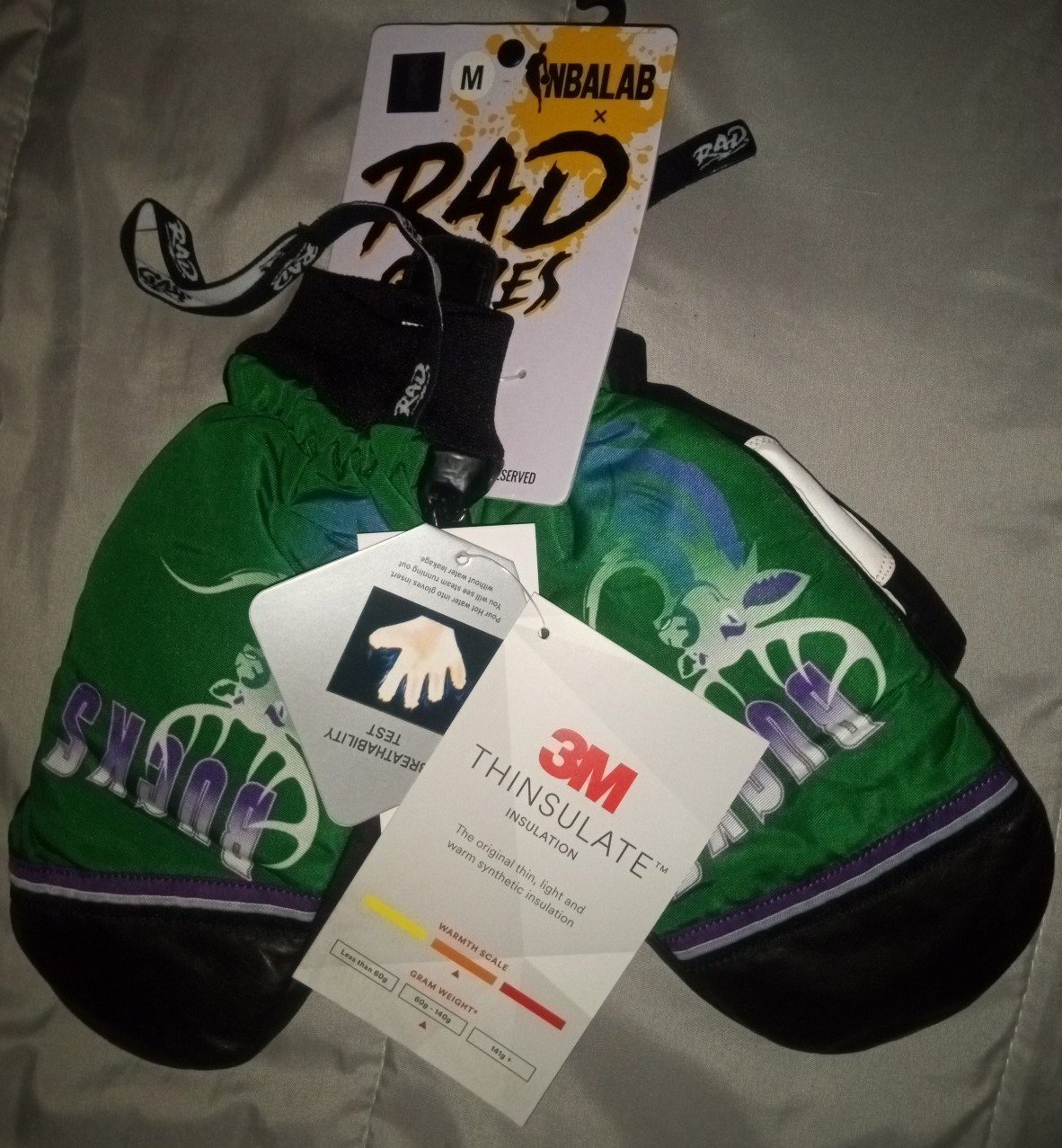 NBALabs Milwaukee Bucks Snow Mittens Sz M
