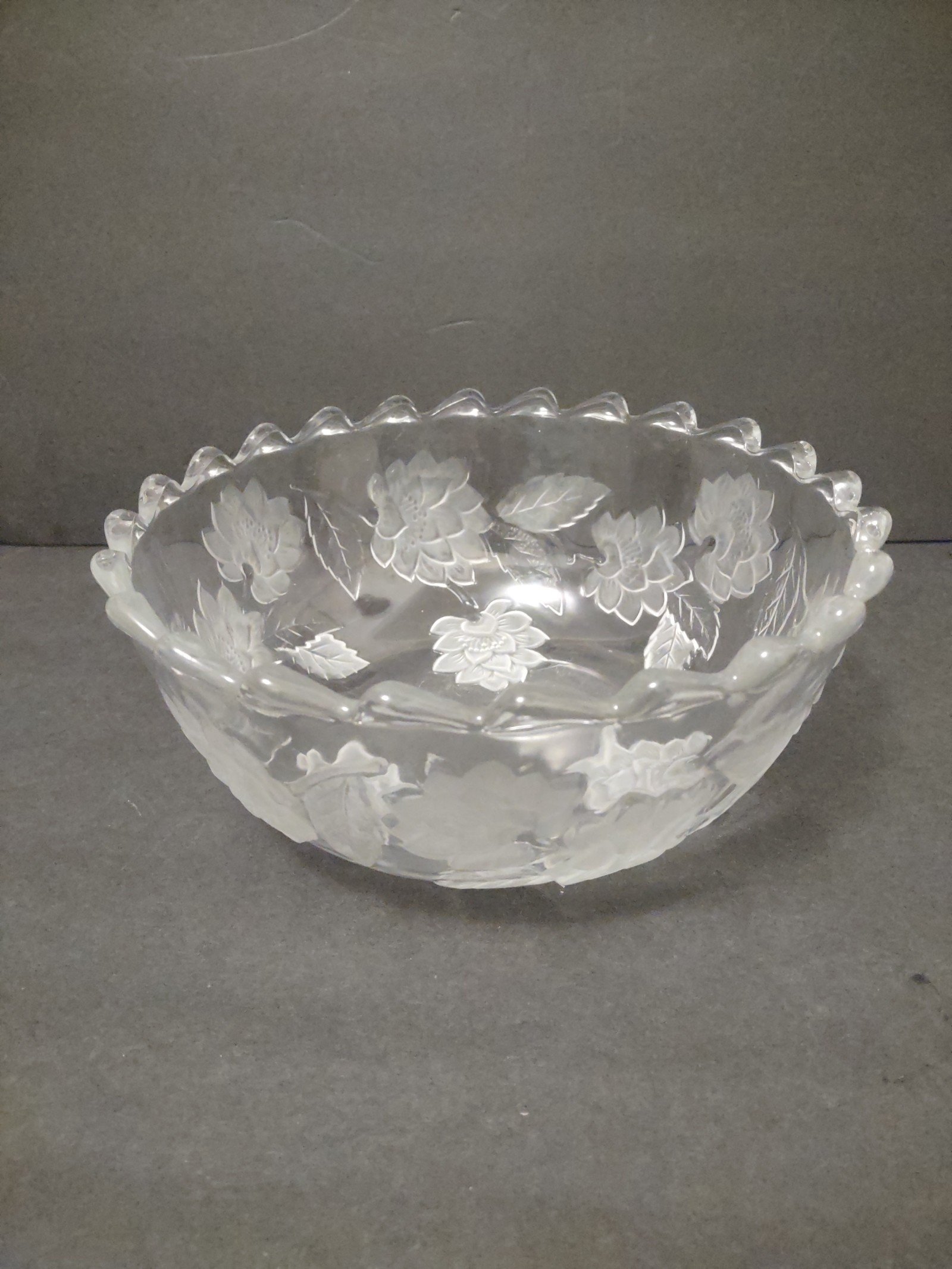 Bowl Chrystal Clear Studios Frosted Chrysanthemum Scalloped Bowl